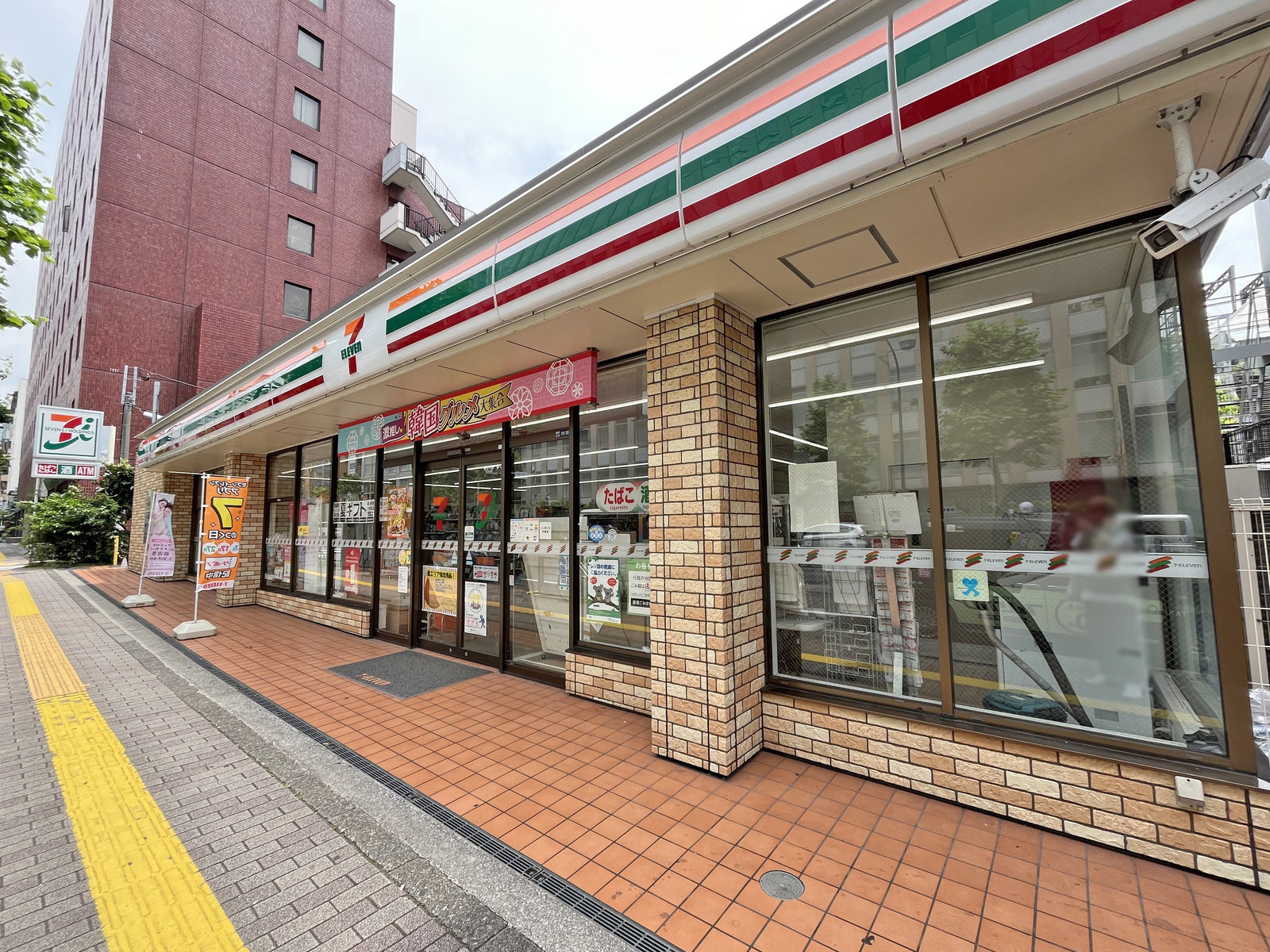 同じ並びのセブンイレブン港区広尾駅南店