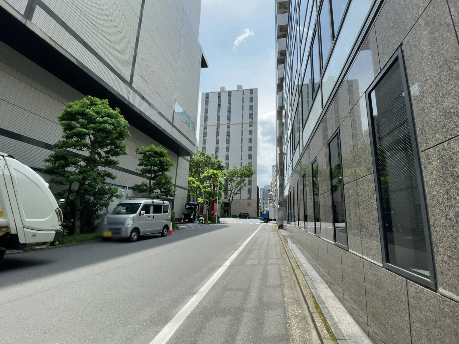 浜町プログレスビル前面の通り