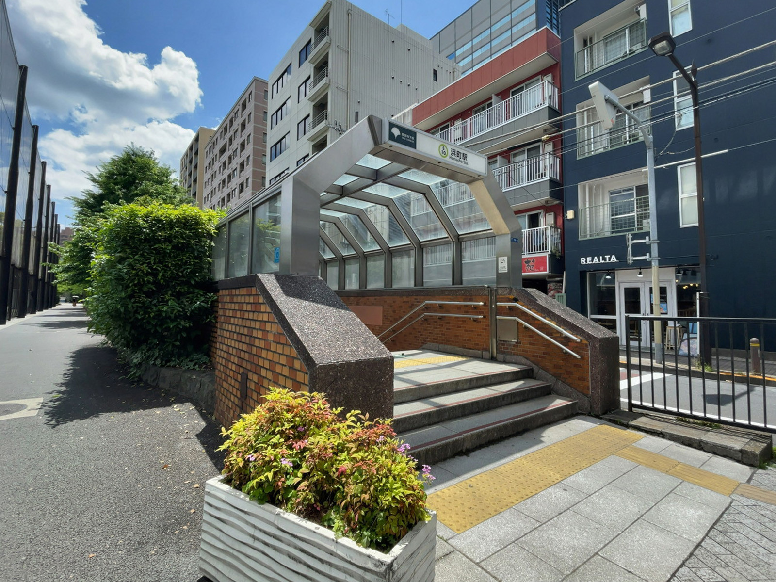徒歩圏内の「浜町駅」