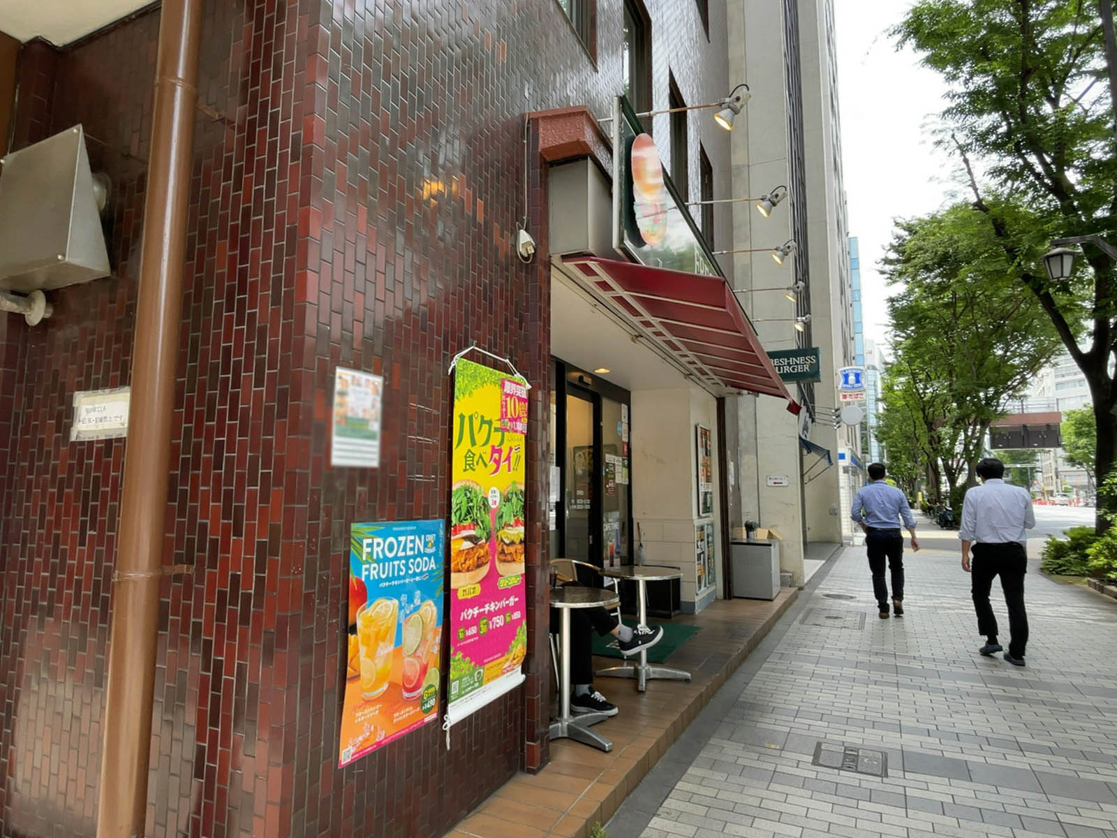徒歩1分のフレッシュネスバーガー日本橋明治座前