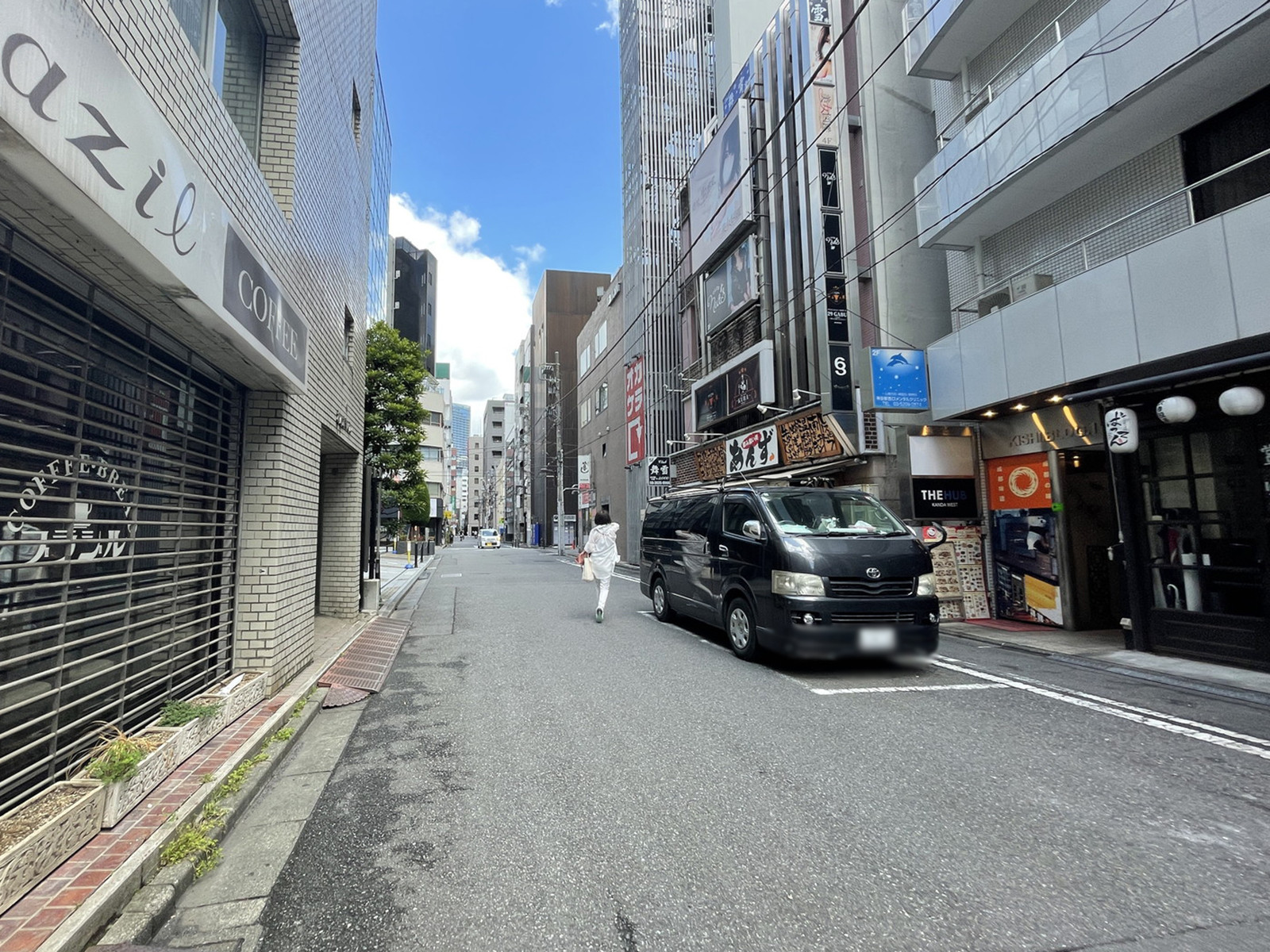第一岸ビル前面の通り