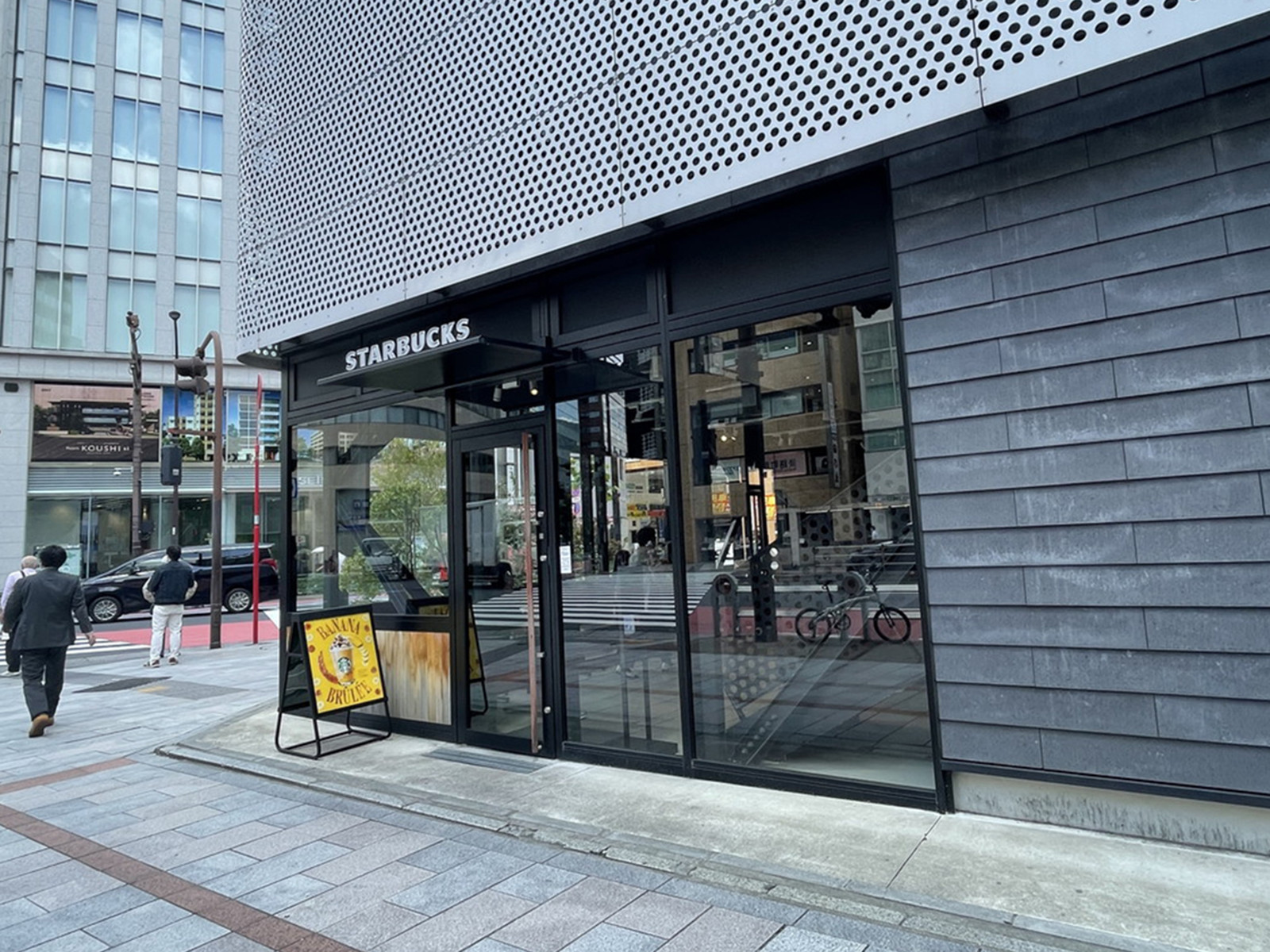 徒歩2分のスターバックスコーヒー淡路町駅前店