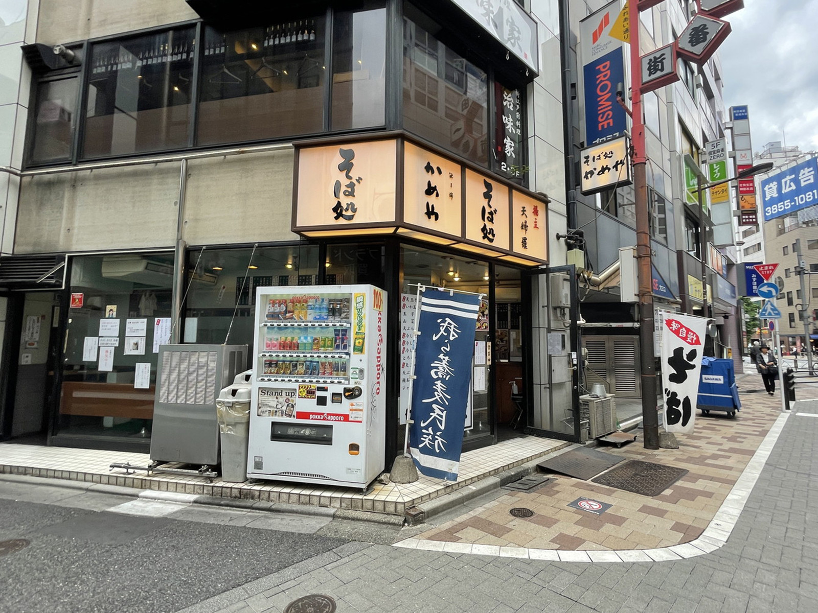 周辺には飲食店が店内