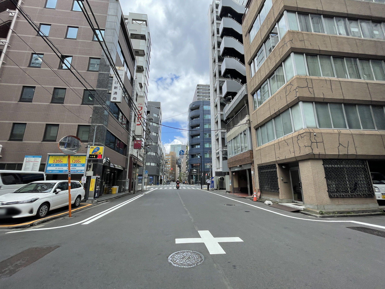 宮川ビル前面の通り