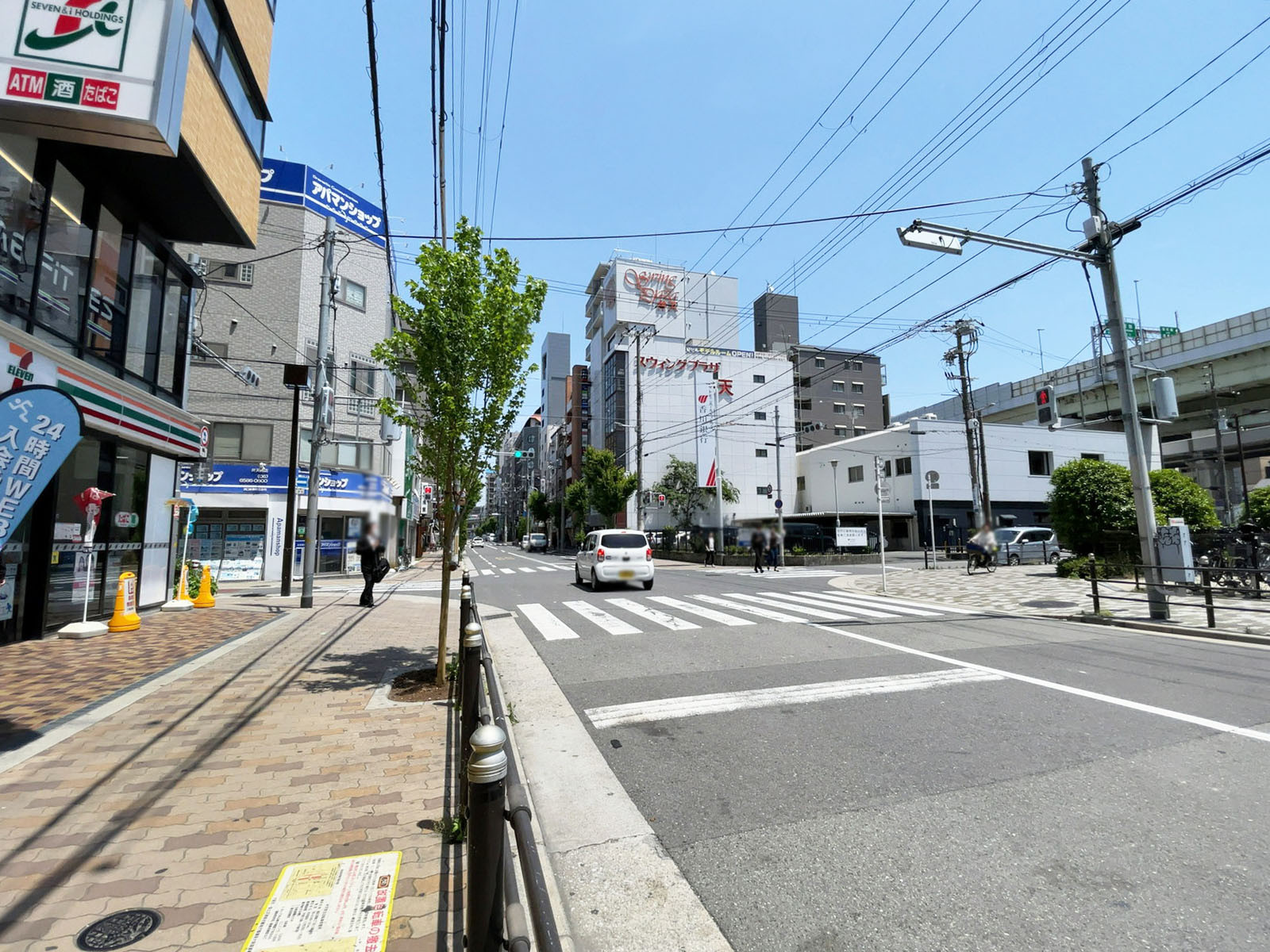 弁天町駅前ビル前面の通り