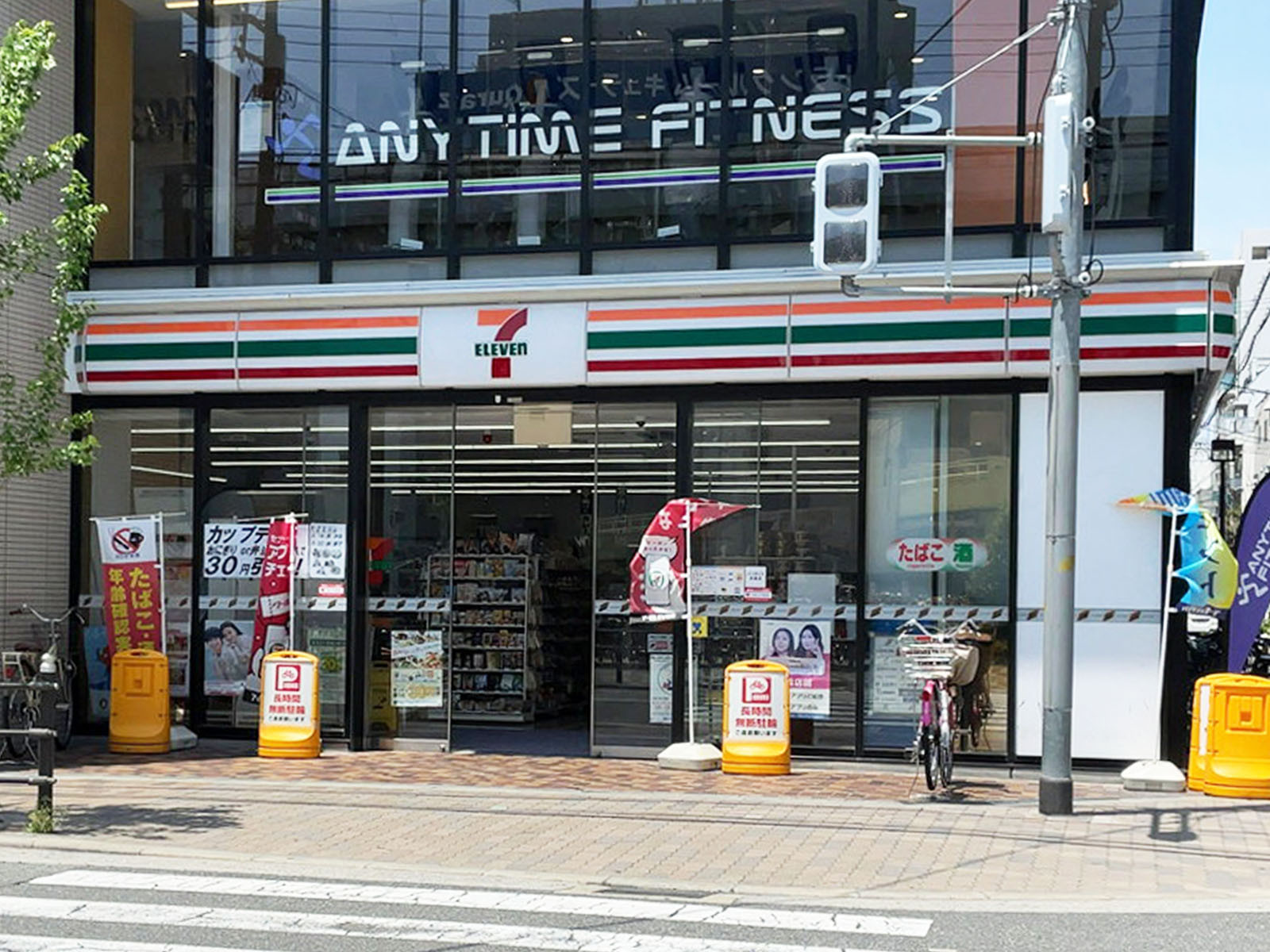 並びにあるセブンイレブン 大阪弁天町駅前店