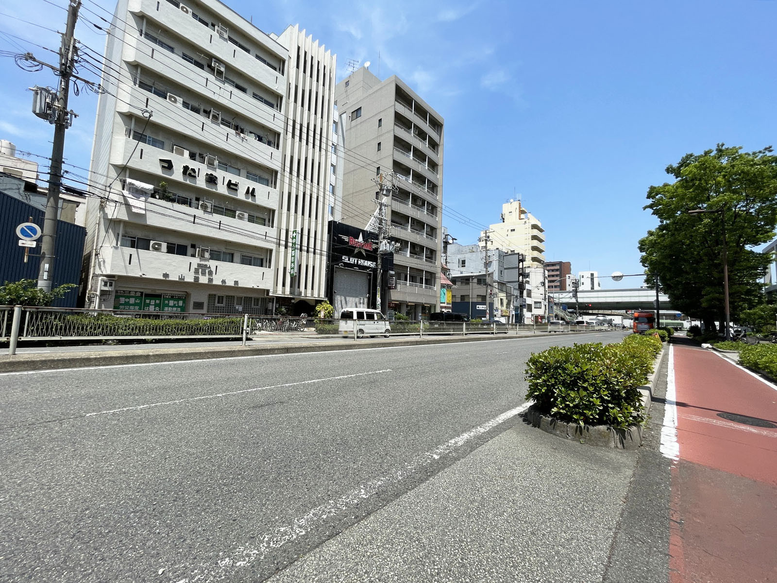 大阪ベイタワー前面の通り