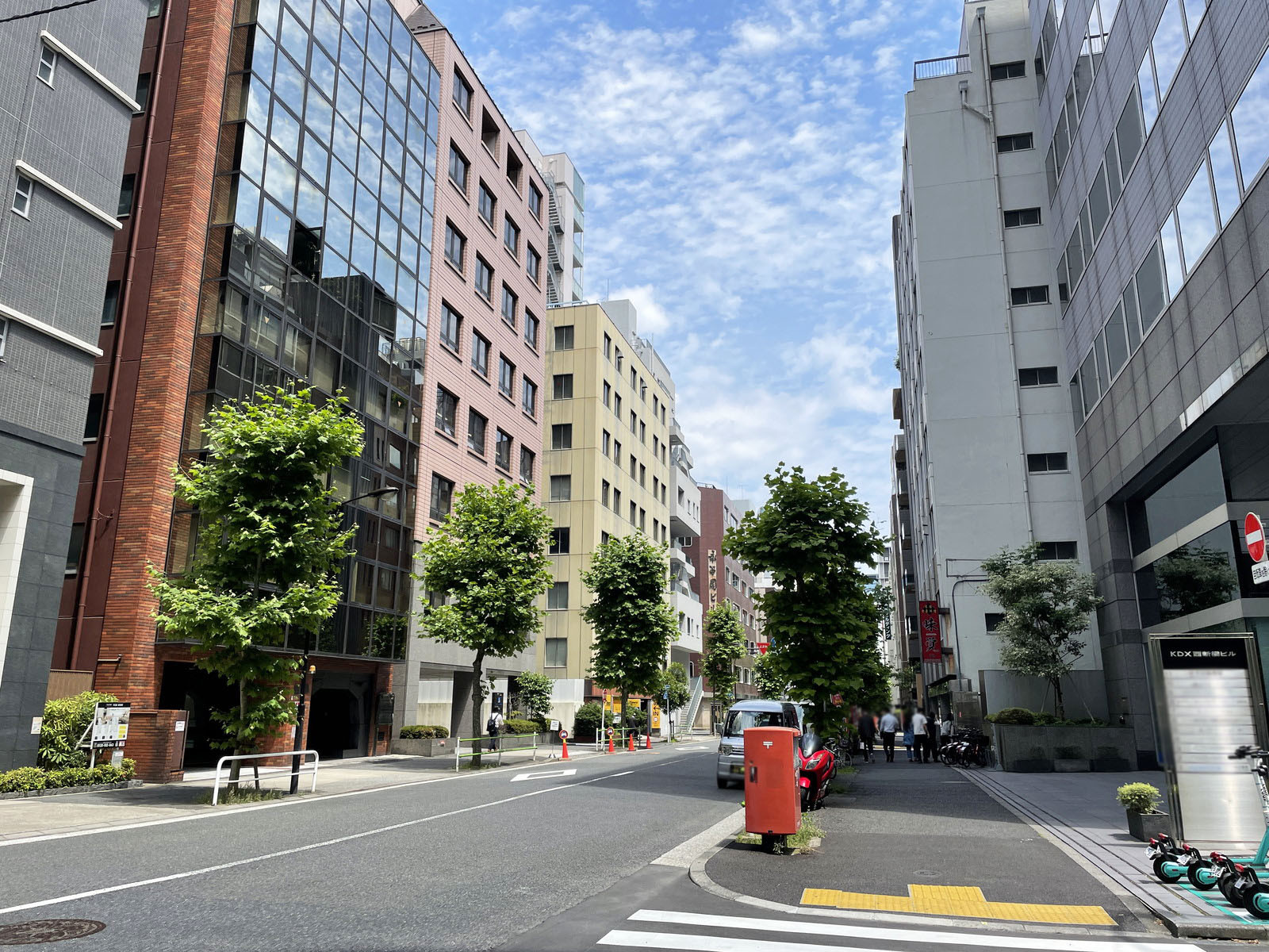 KDX西新橋ビル前面の通り