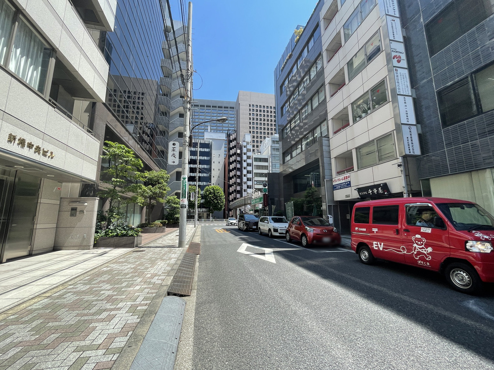 新橋中央ビル前面の通り