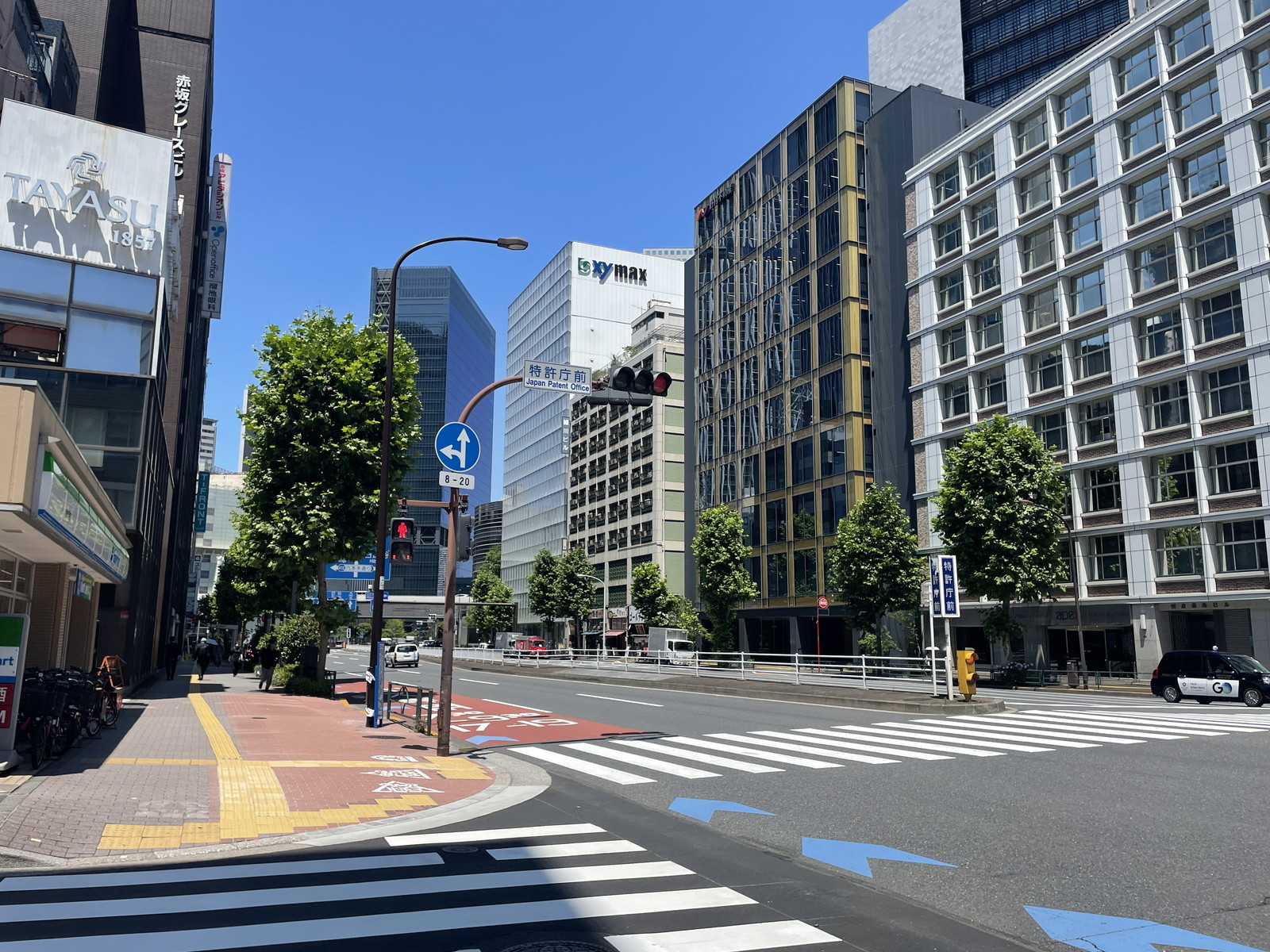細川ビル前面の通り