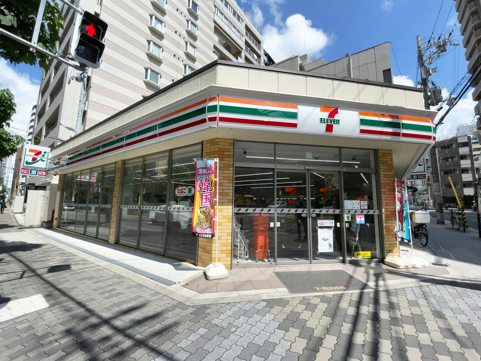 同じ通りにあるセブンイレブン 大阪大手通1丁目店