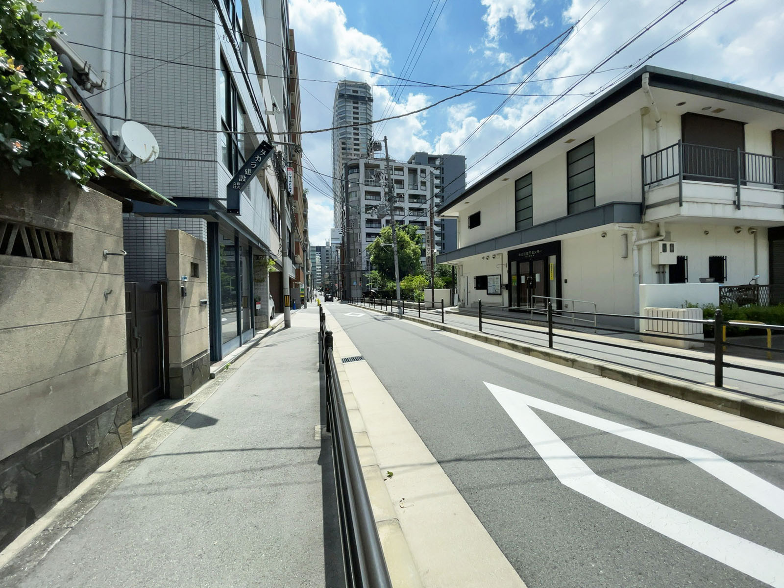 川友ビル前面の通り