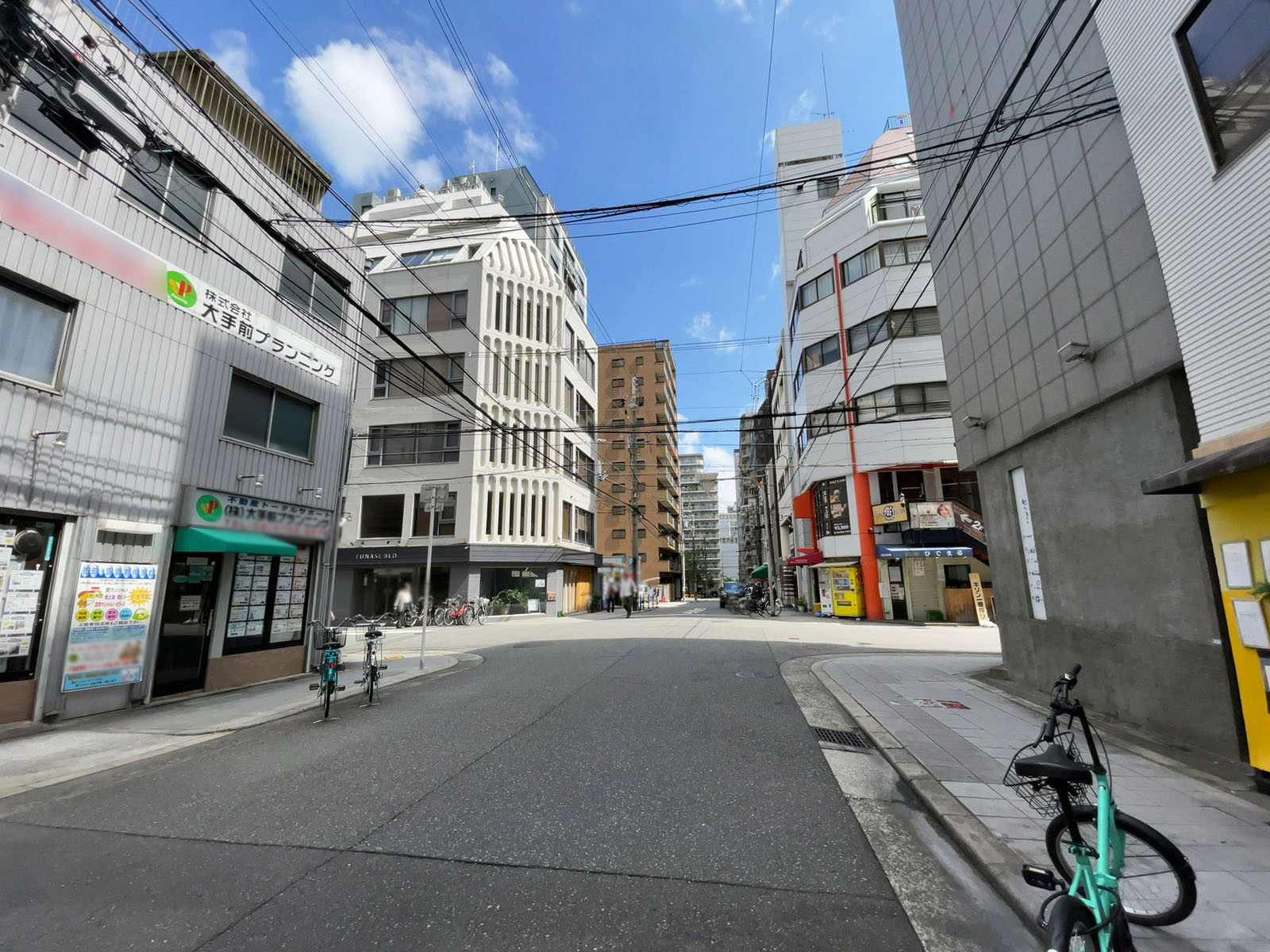 BLDG土屋前面の通り