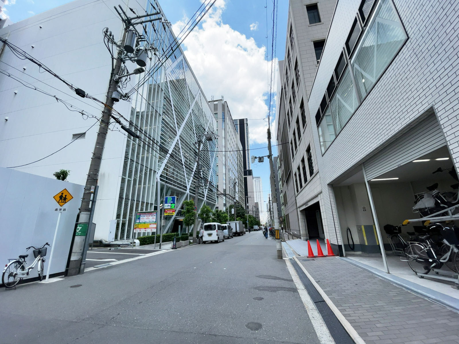 関電不動産高麗橋ビル前面の通り