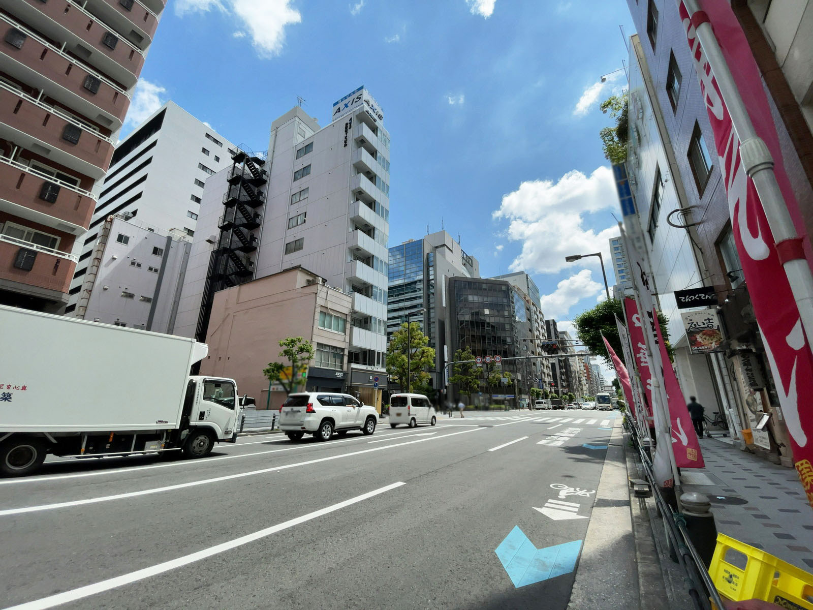 トウセン本町橋ビル前面の通り