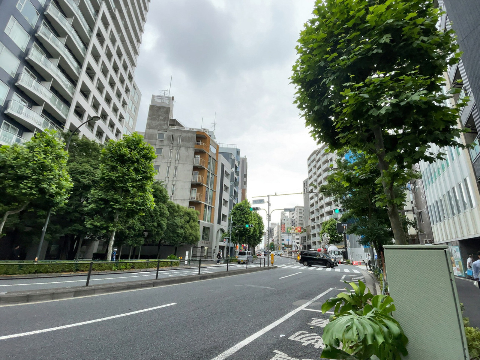 ACN四ツ谷三丁目ビル前面の通り