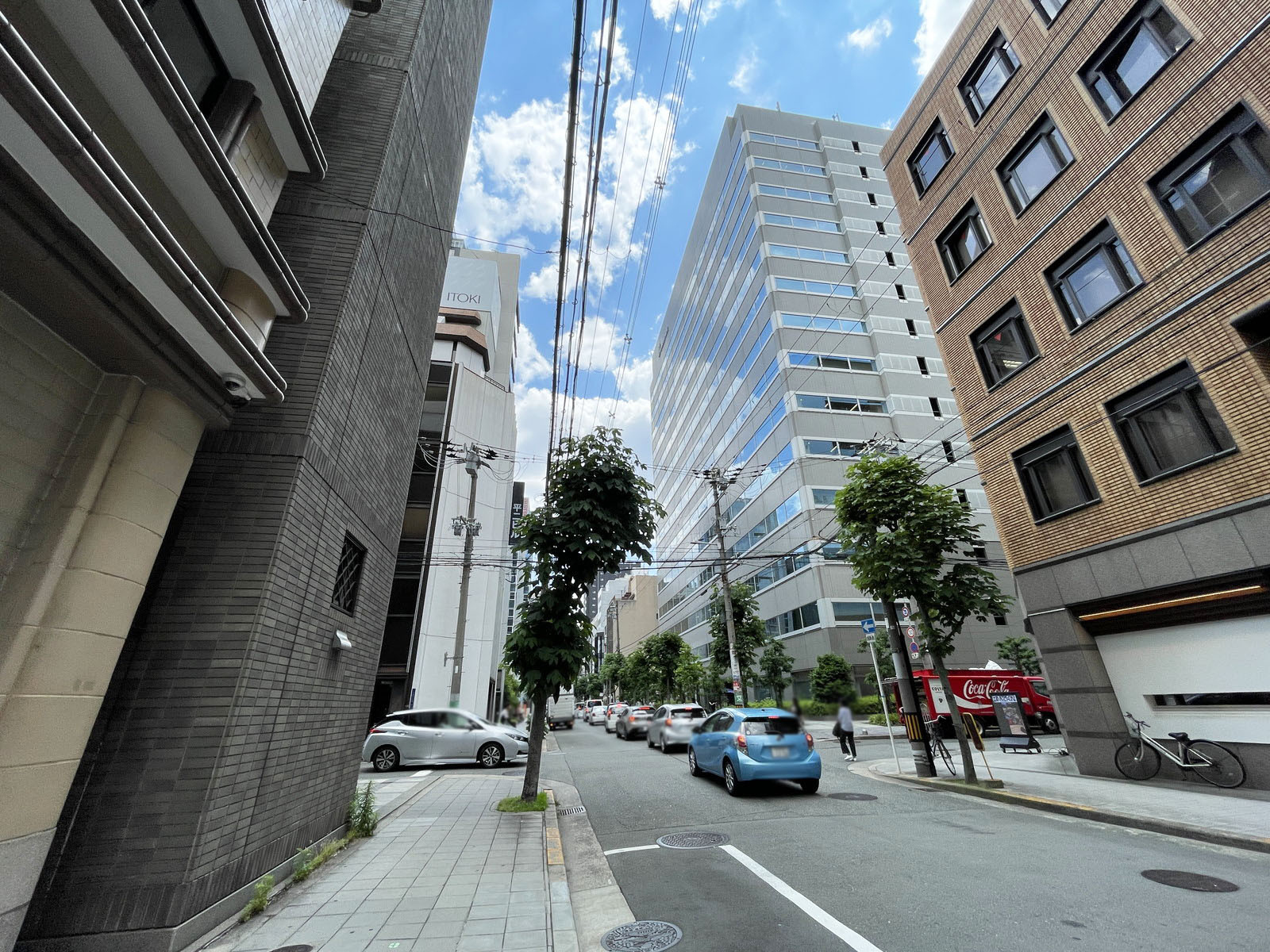 ホーコス伏見屋ビル前面の通り