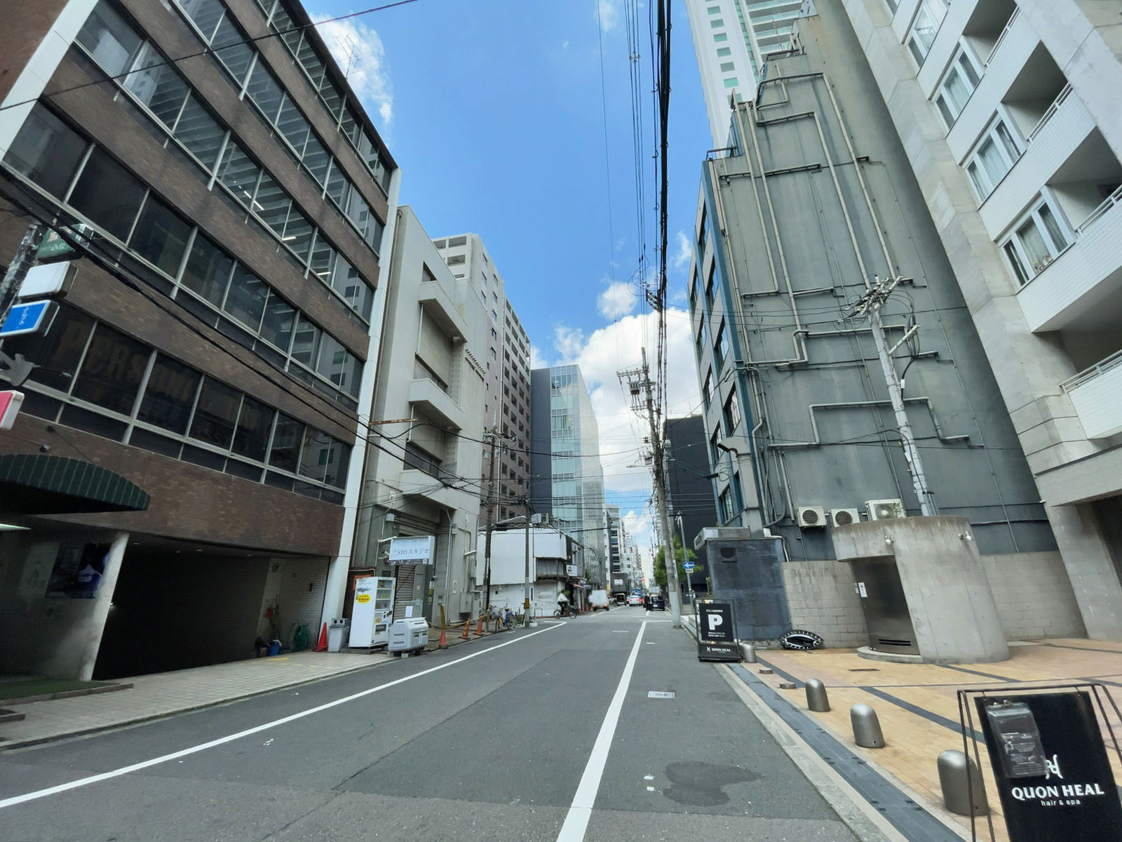 瓦町恒和ビル前面の通り