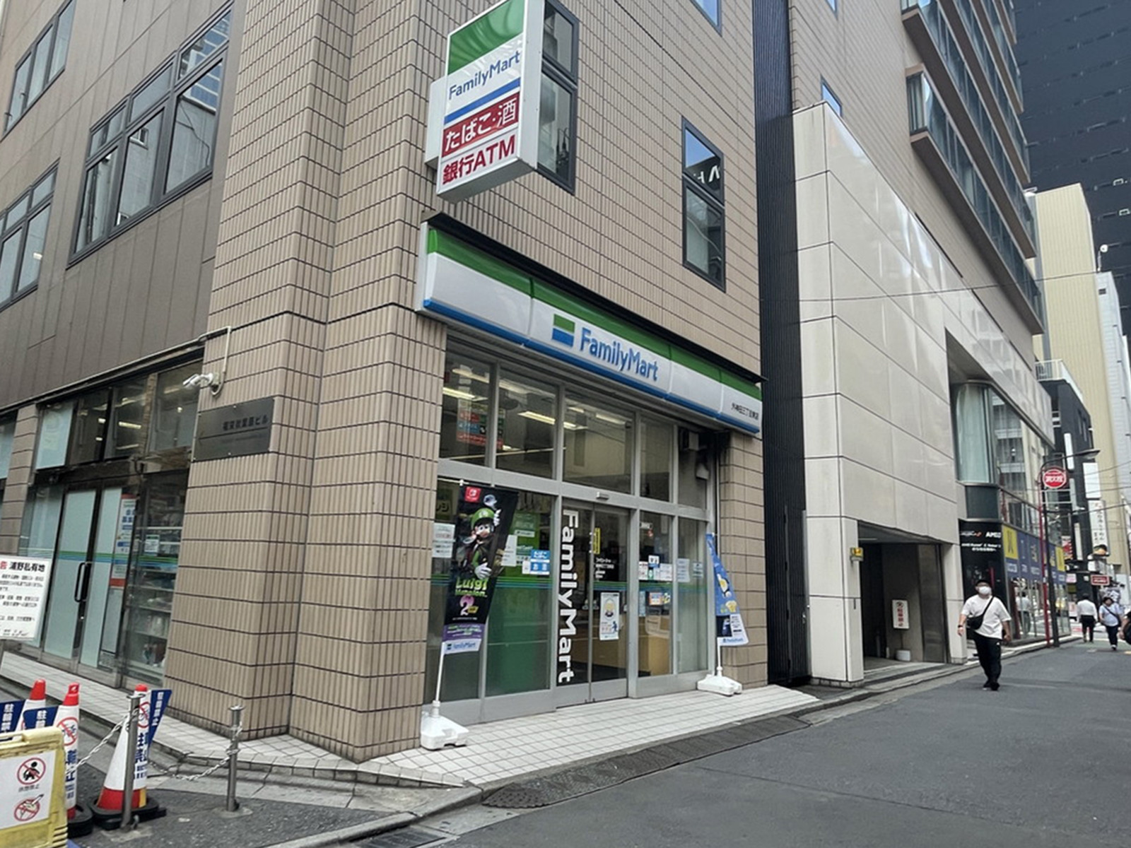 徒歩1分のファミリーマート外神田3丁目東店