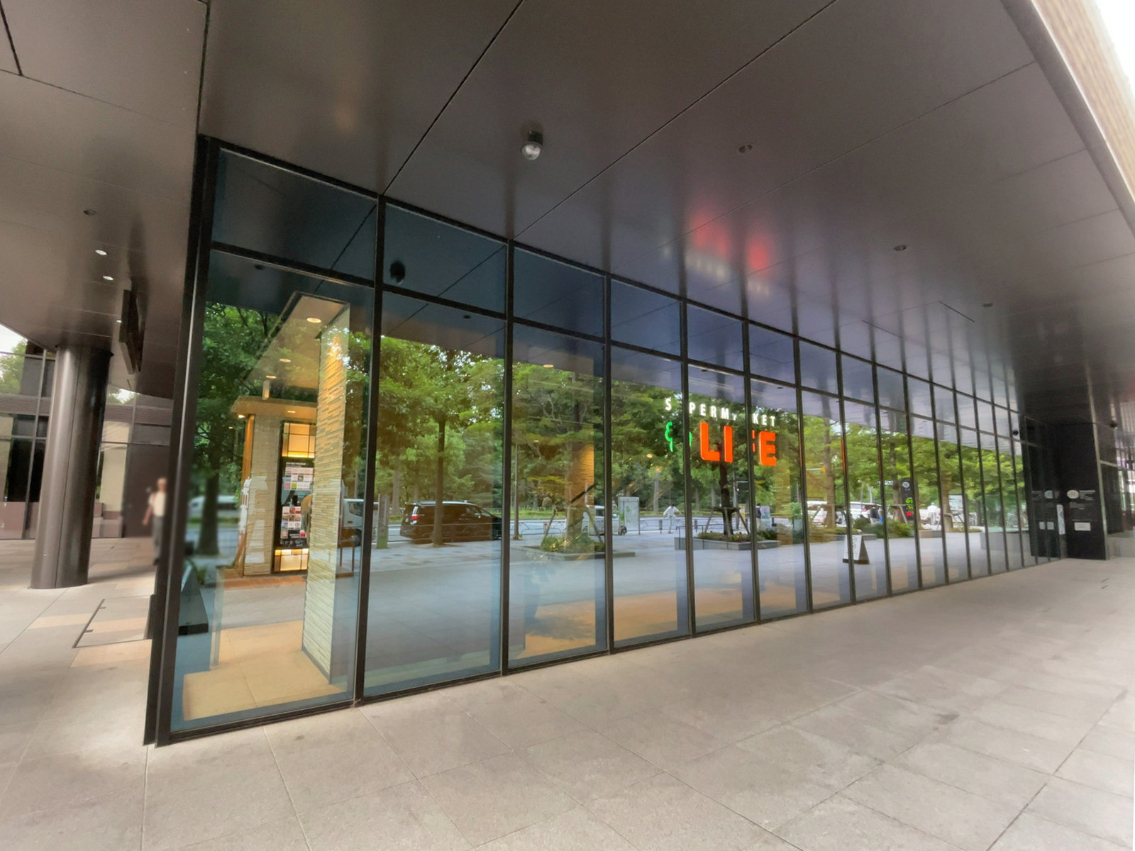 近くのライフ コモレ四谷店