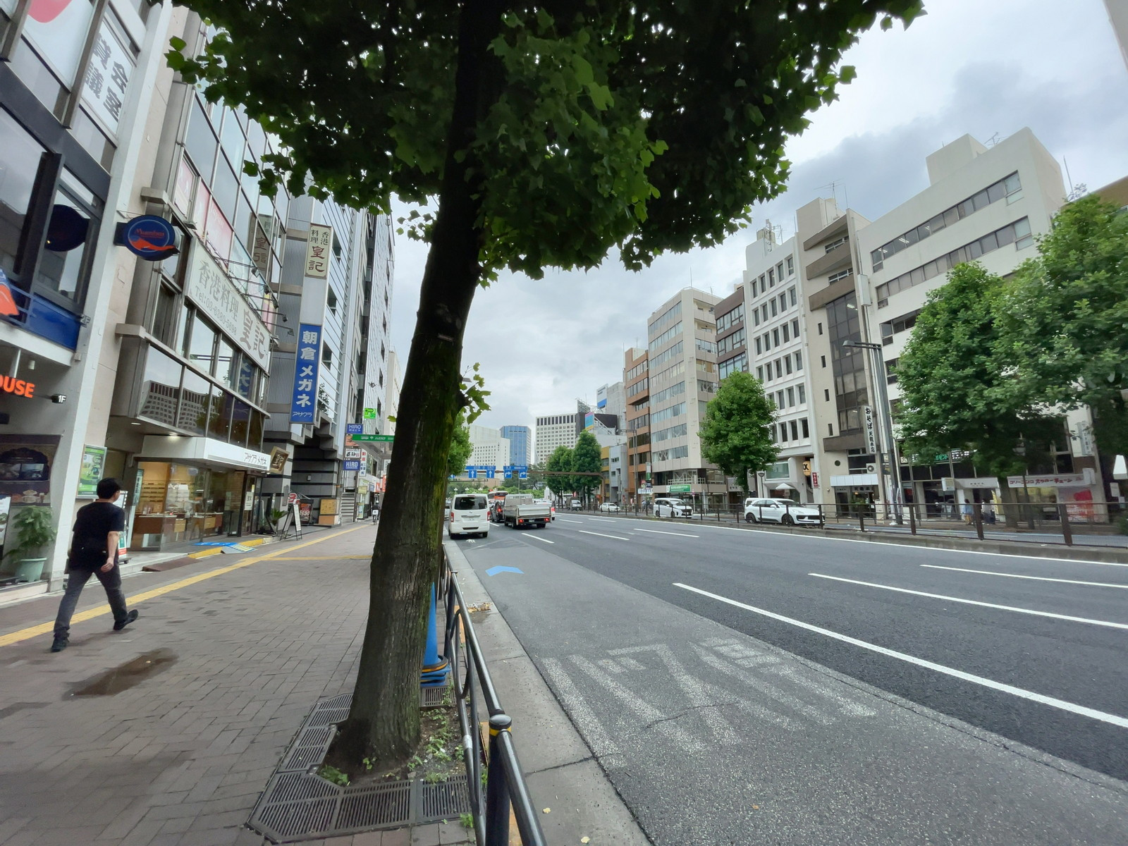 四谷セントラルビル前面の通り