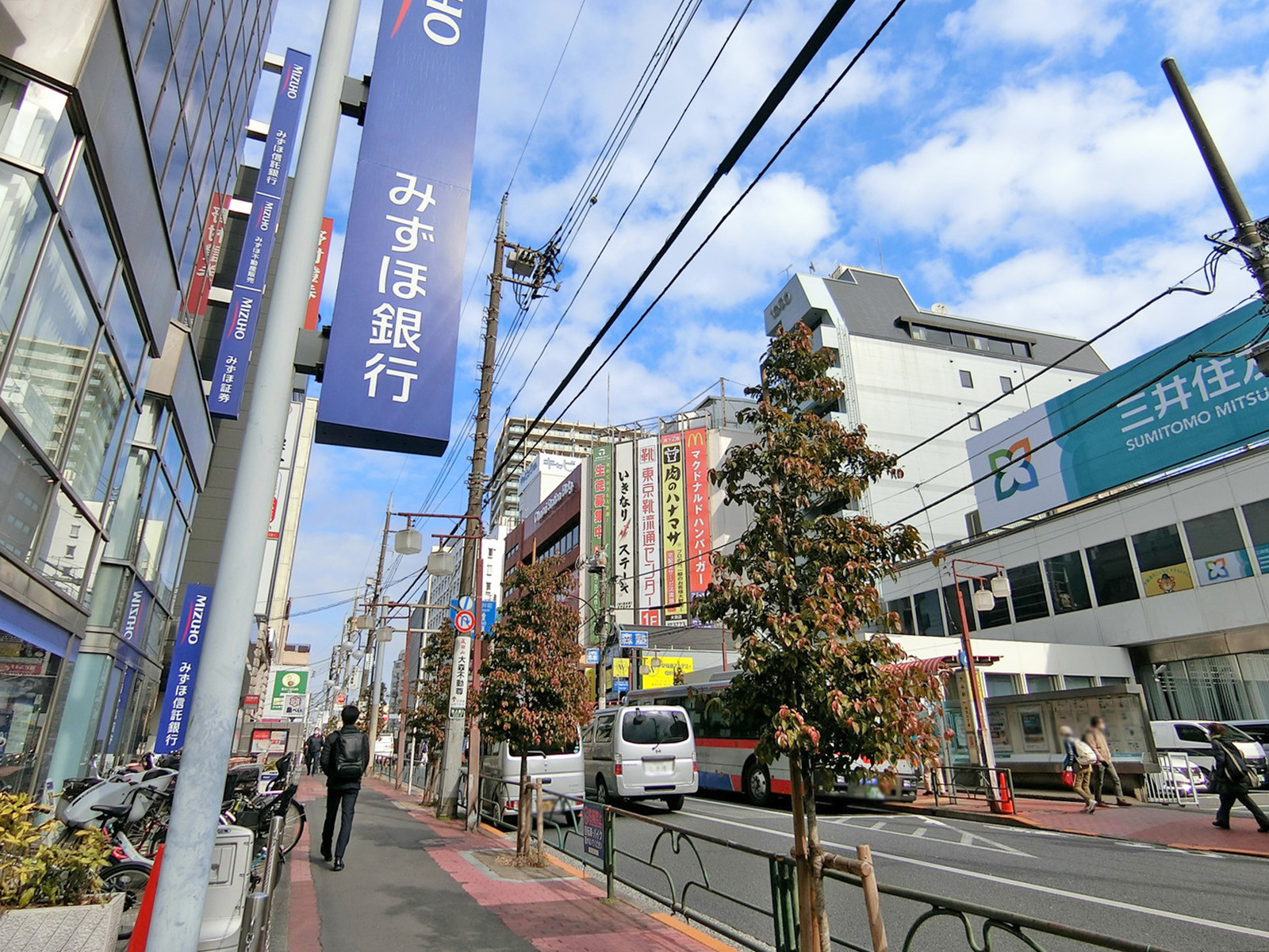 大森北口ビル前面の池上通り