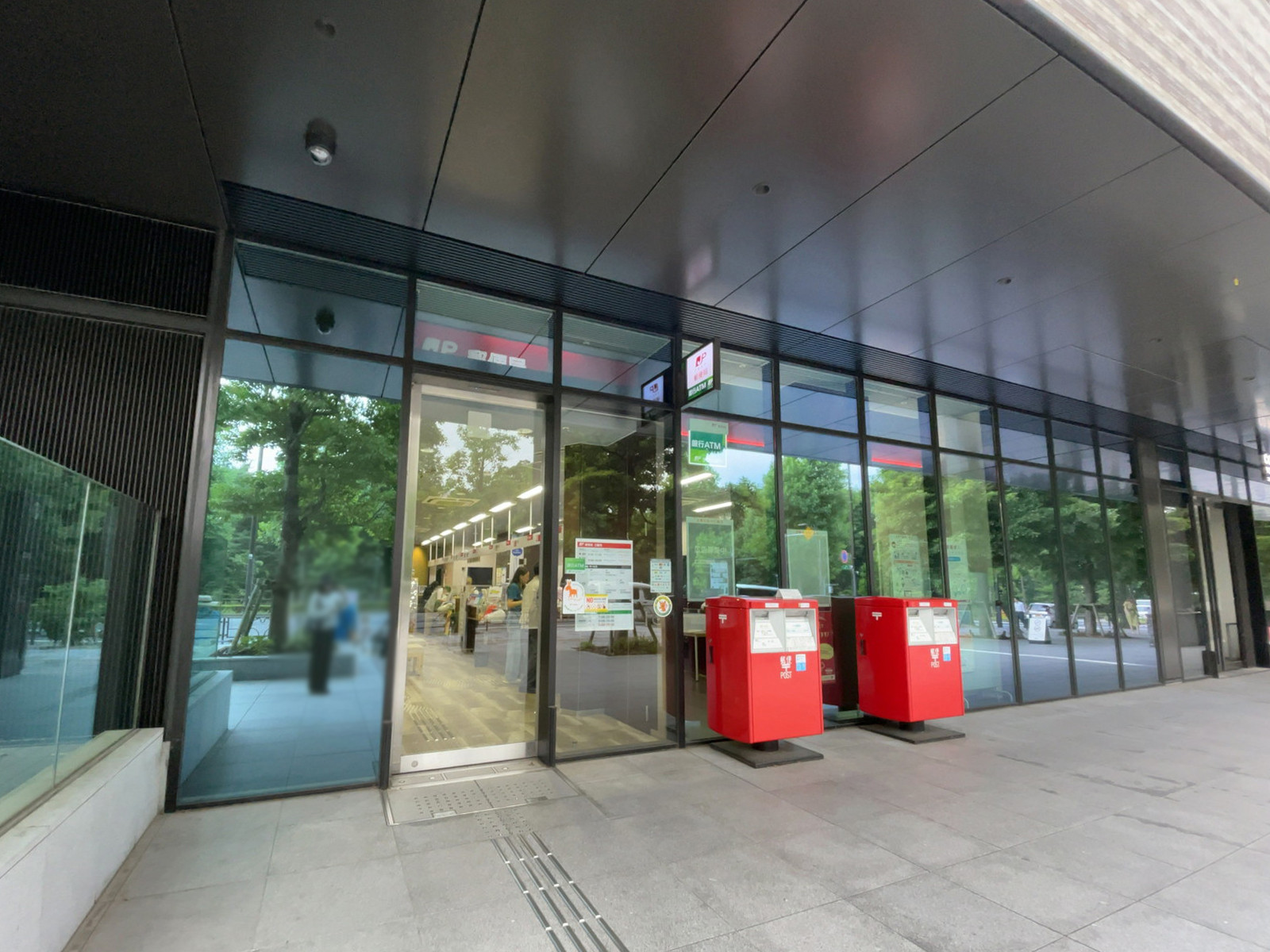 徒歩2分の四谷駅前郵便局