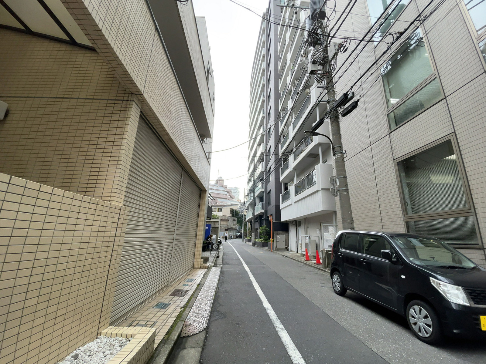 丸信ビル前面の通り