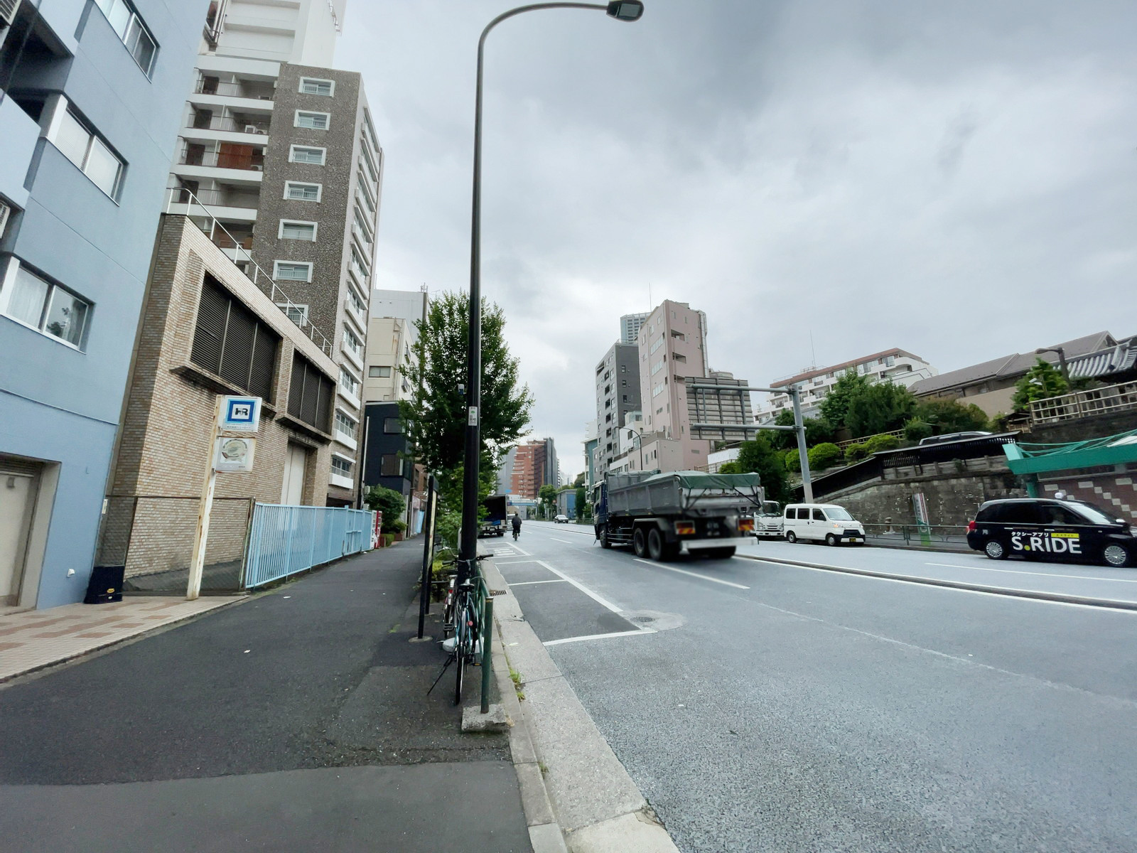 近くの靖国通り
