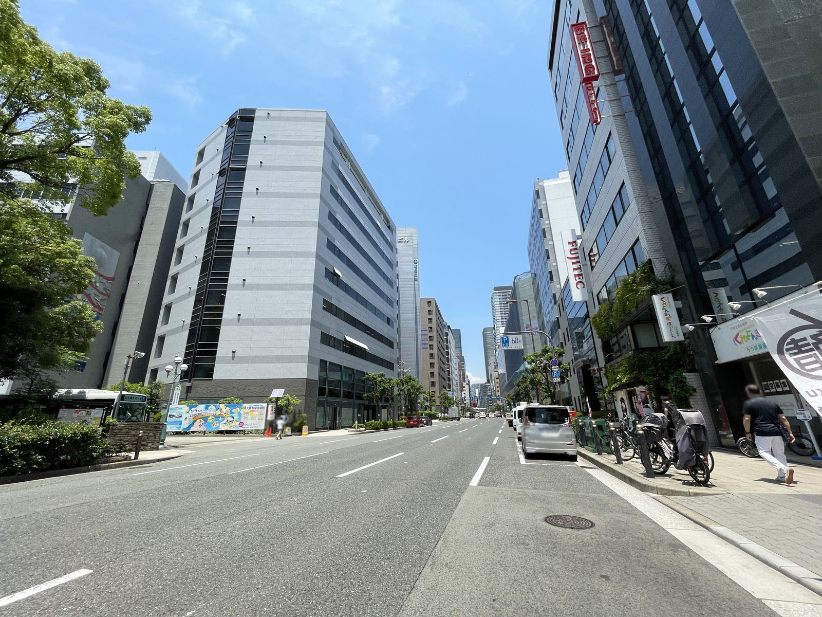 ラシーヌ四ツ橋前面の通り