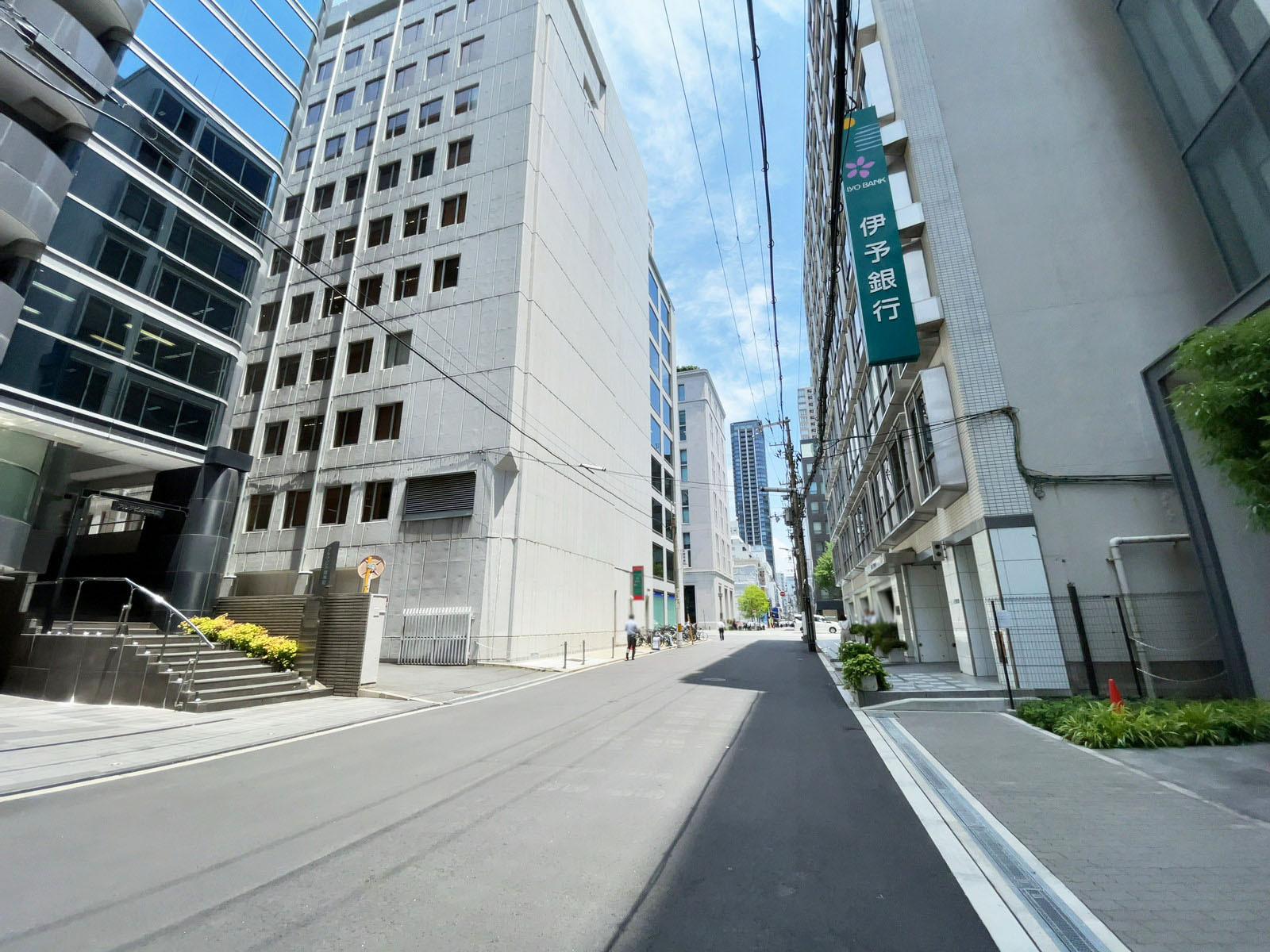 DPスクエア本町前面の通り