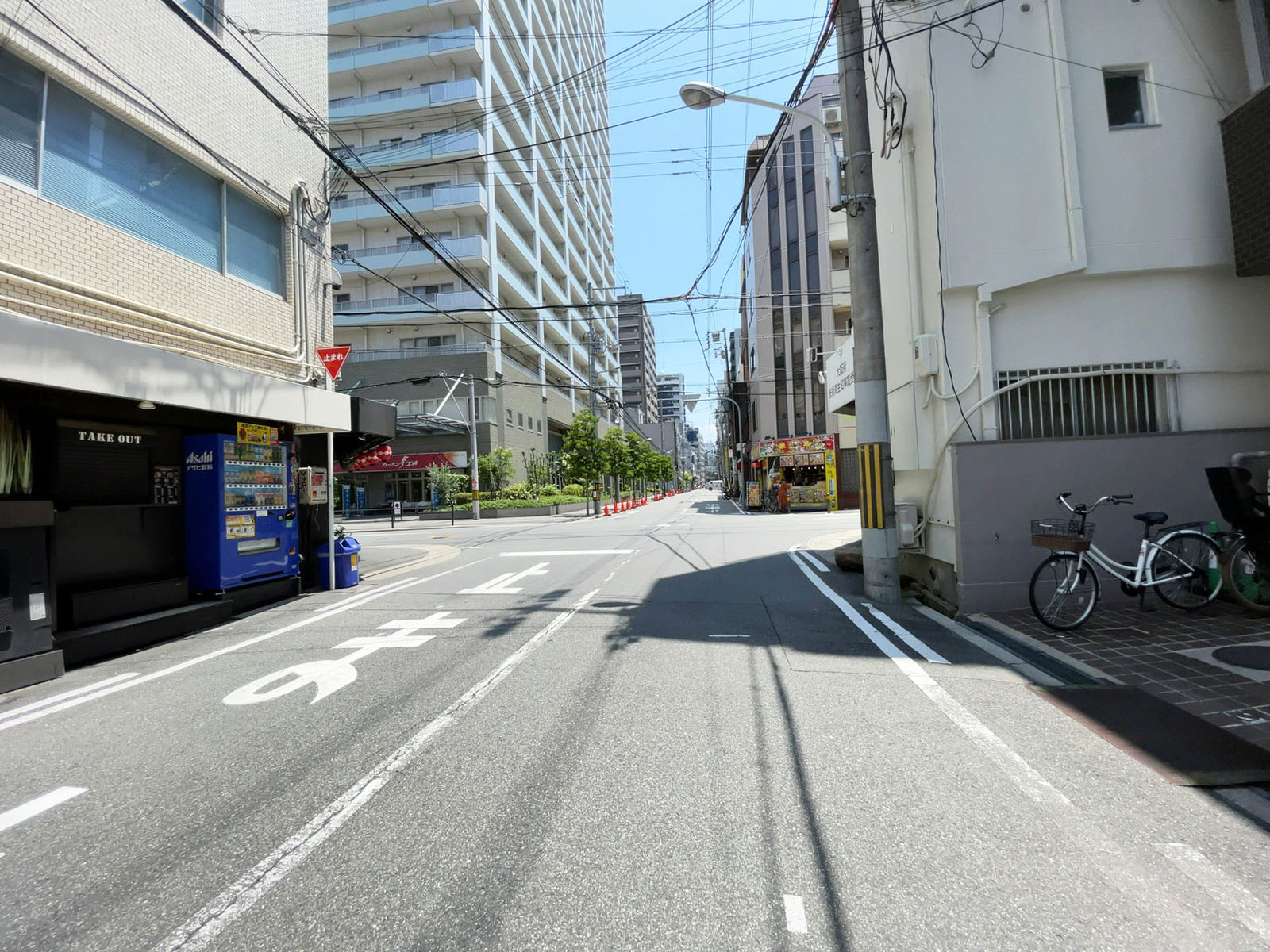 Kayビル前面の通り