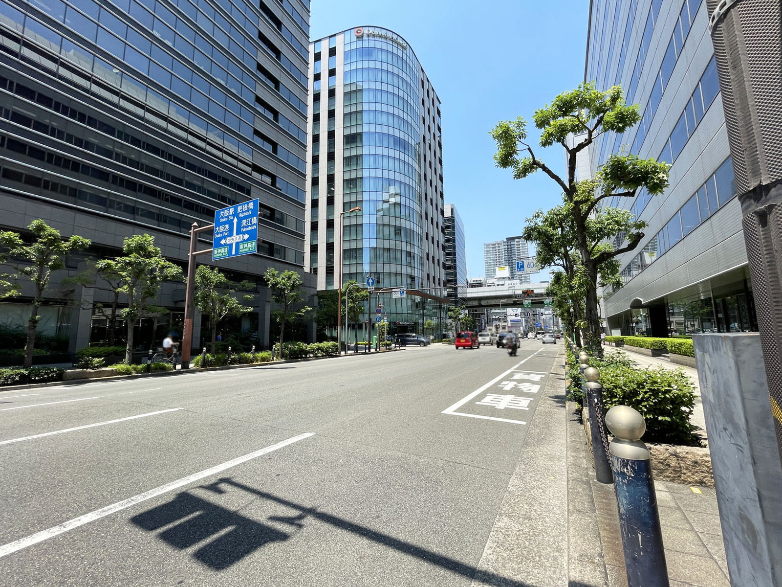 関電不動産西本町ビル前面の通り