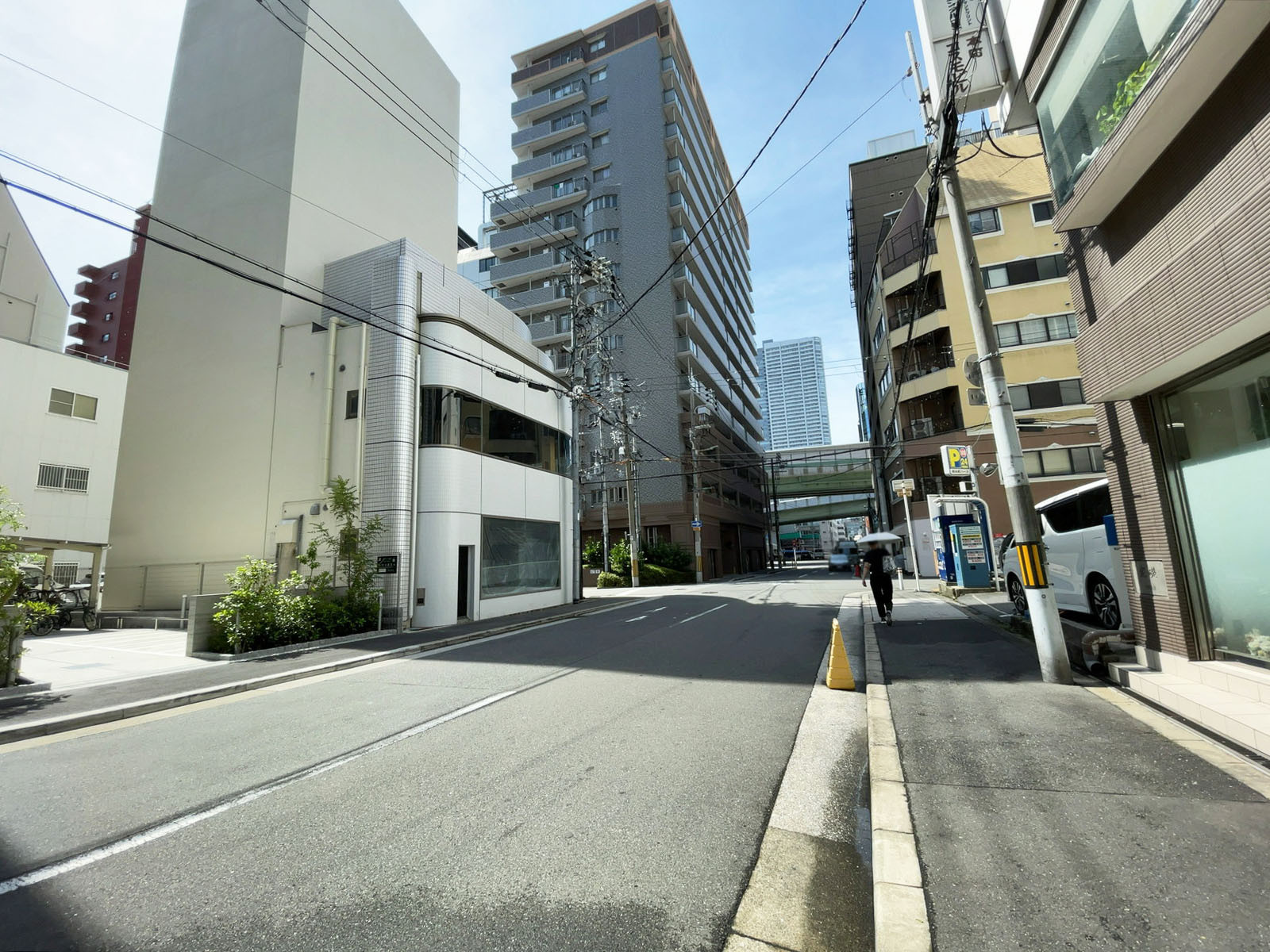 本町コスモビル前面の通り