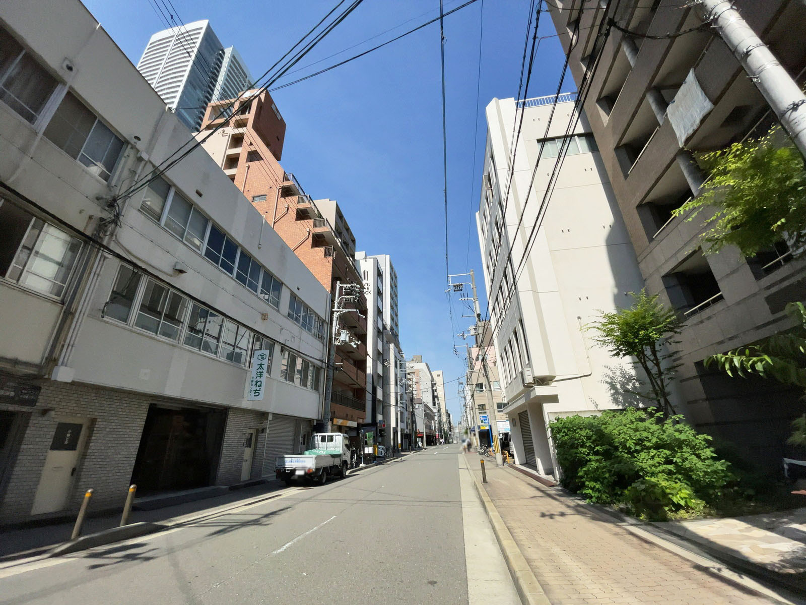 星和CITY･BLD本町西前面の通り