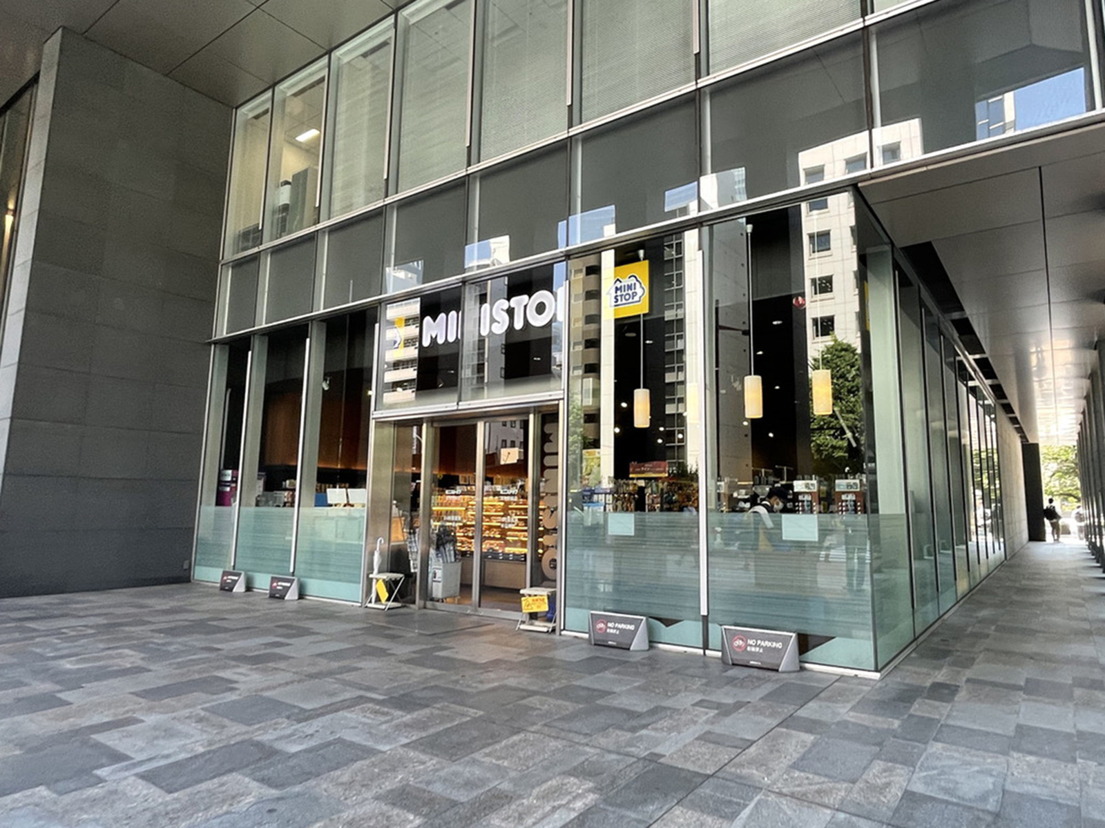 付近のミニストップ宝町駅前店
