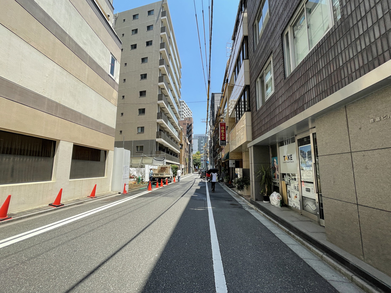 鹿倉ビル前面の通り
