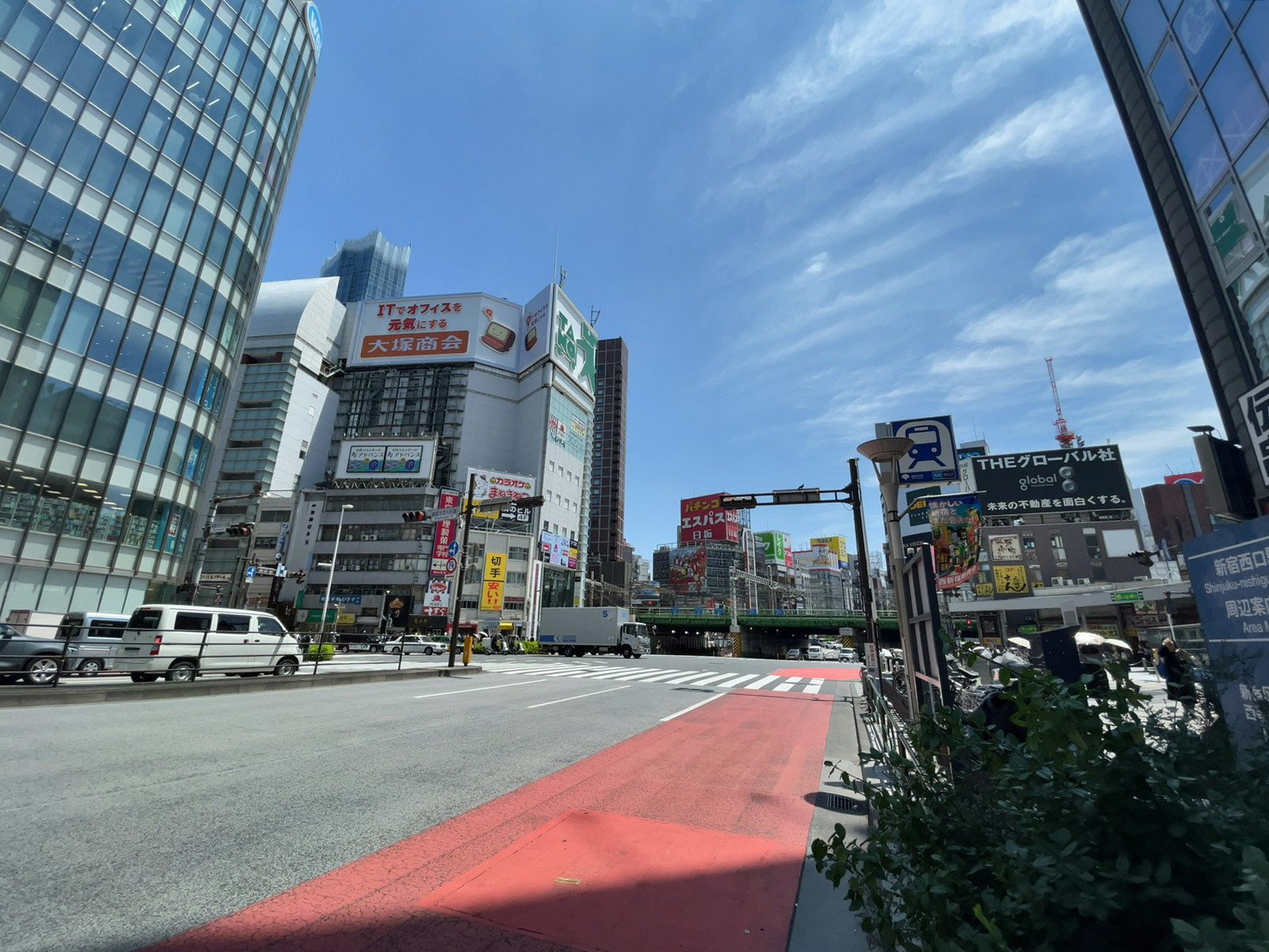 新宿第1アオイビル前面の通り