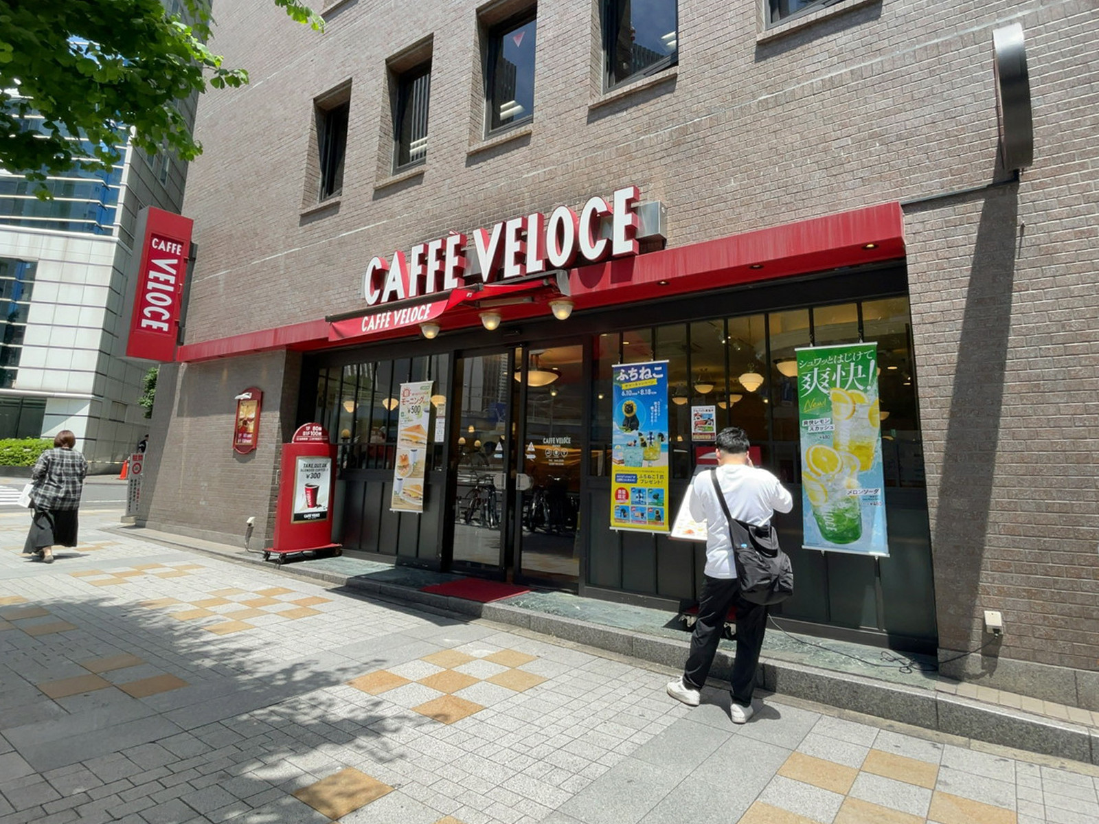 近くのカフェ・ベローチェ西新宿店