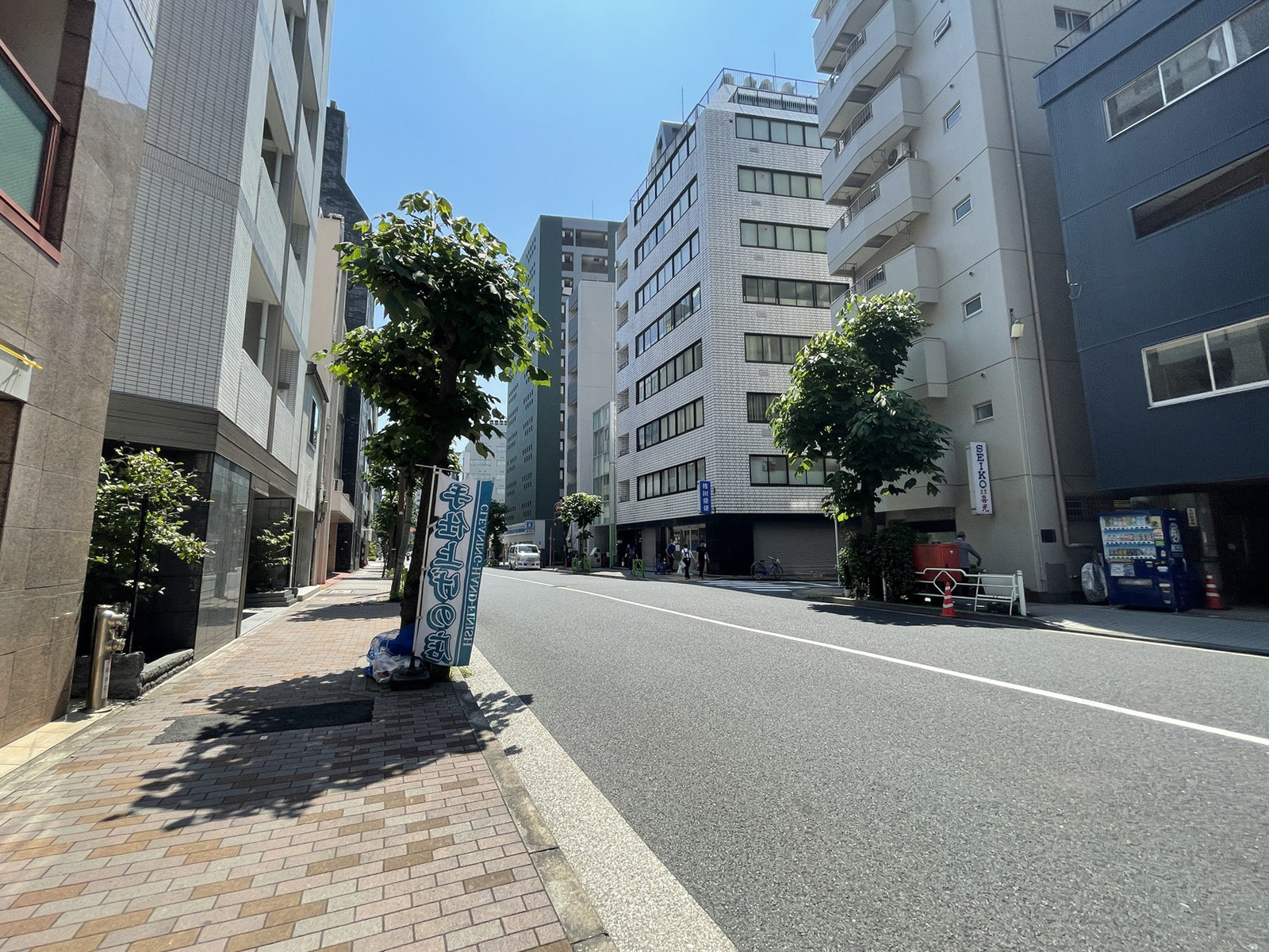 GGIC京橋ビル前面の通り