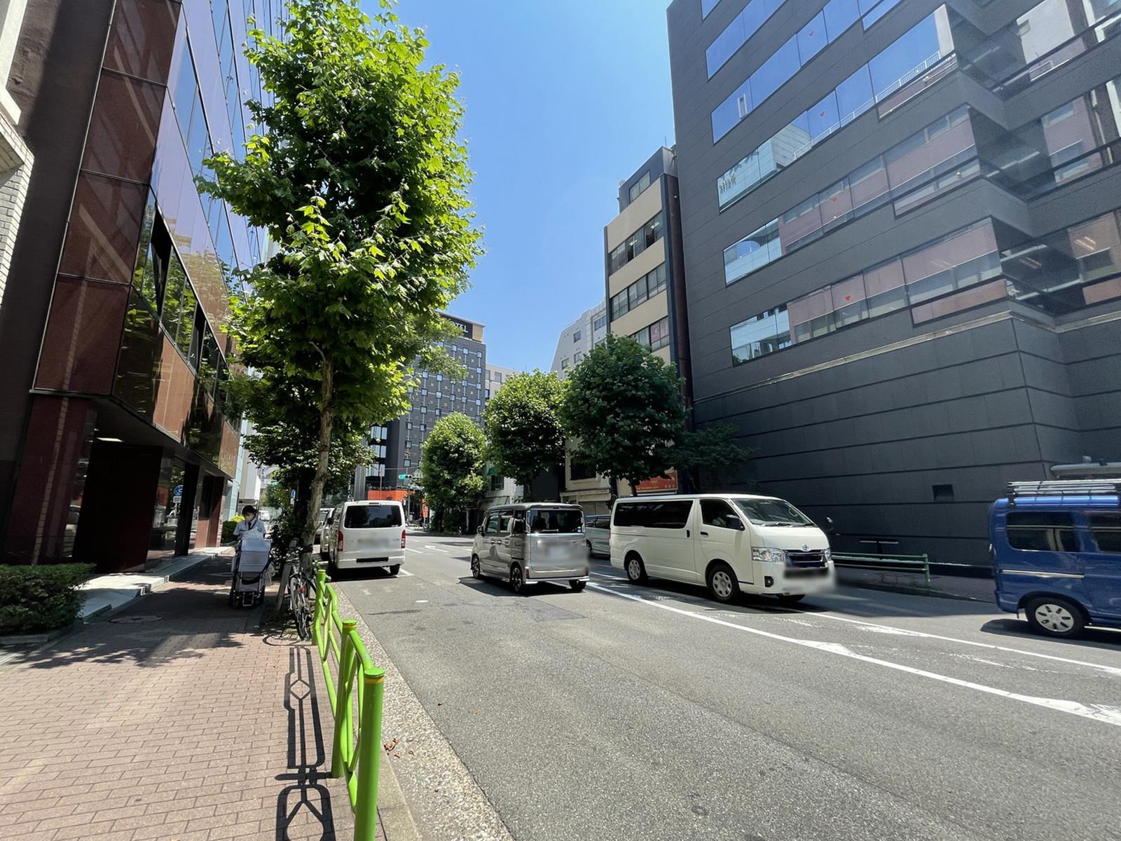 新富191ビル前面の通り