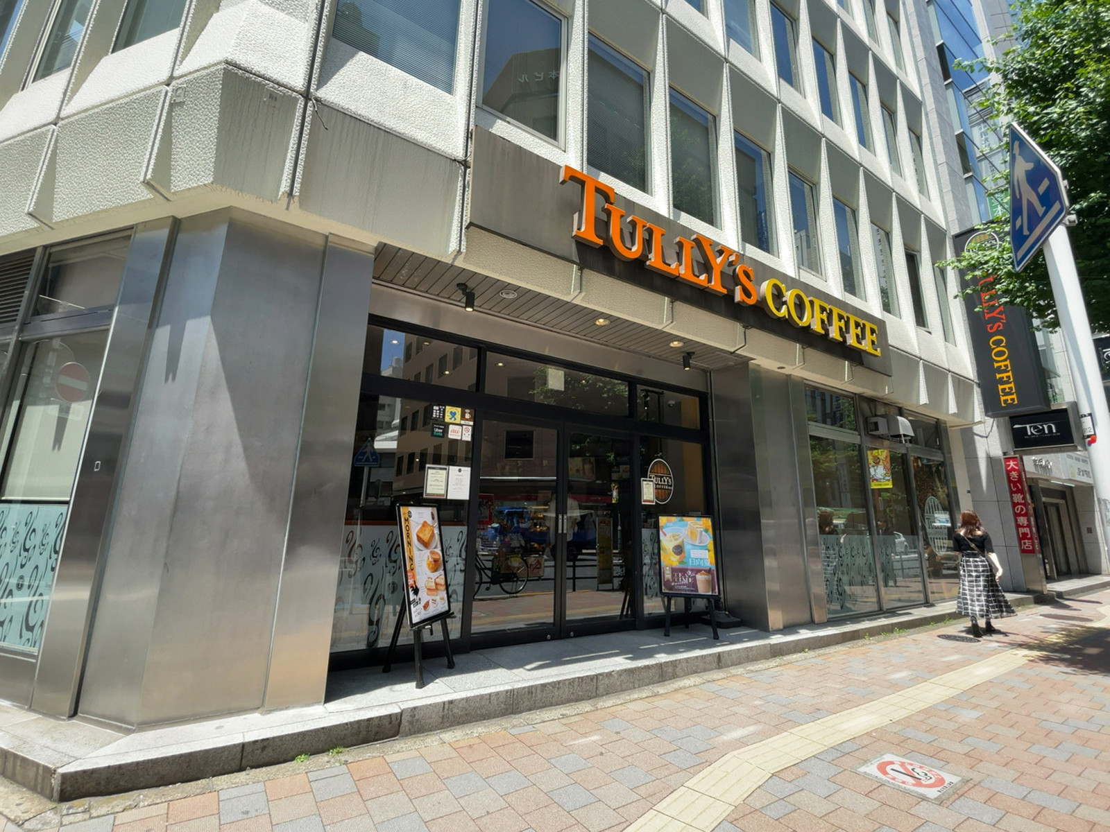 徒歩1分のタリーズコーヒー 新宿小滝橋通り店