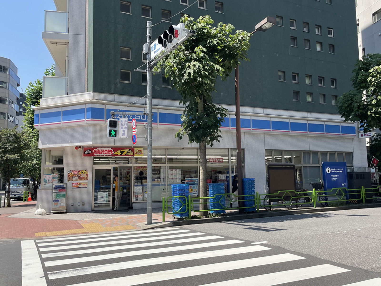 徒歩3分のローソン 新富1丁目店