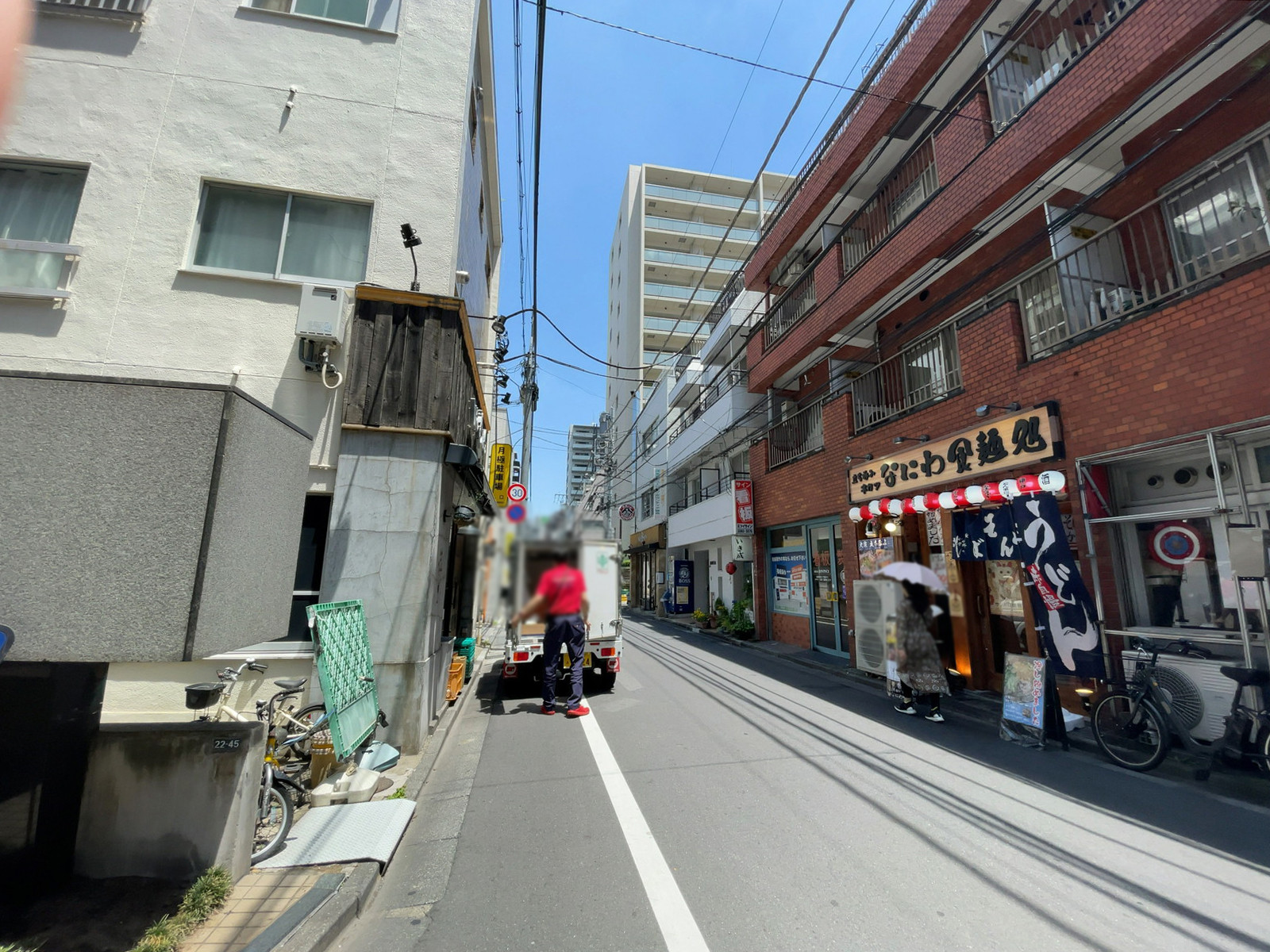 KDX西新宿ビル前面の通り