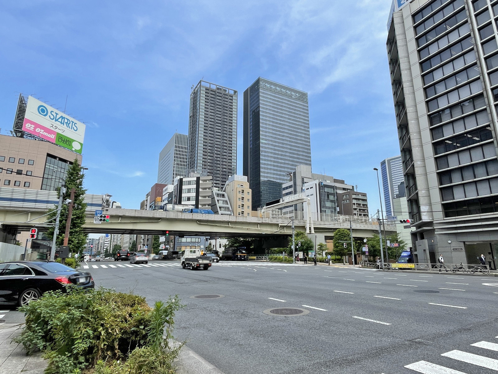 平和会館前面の第一京浜
