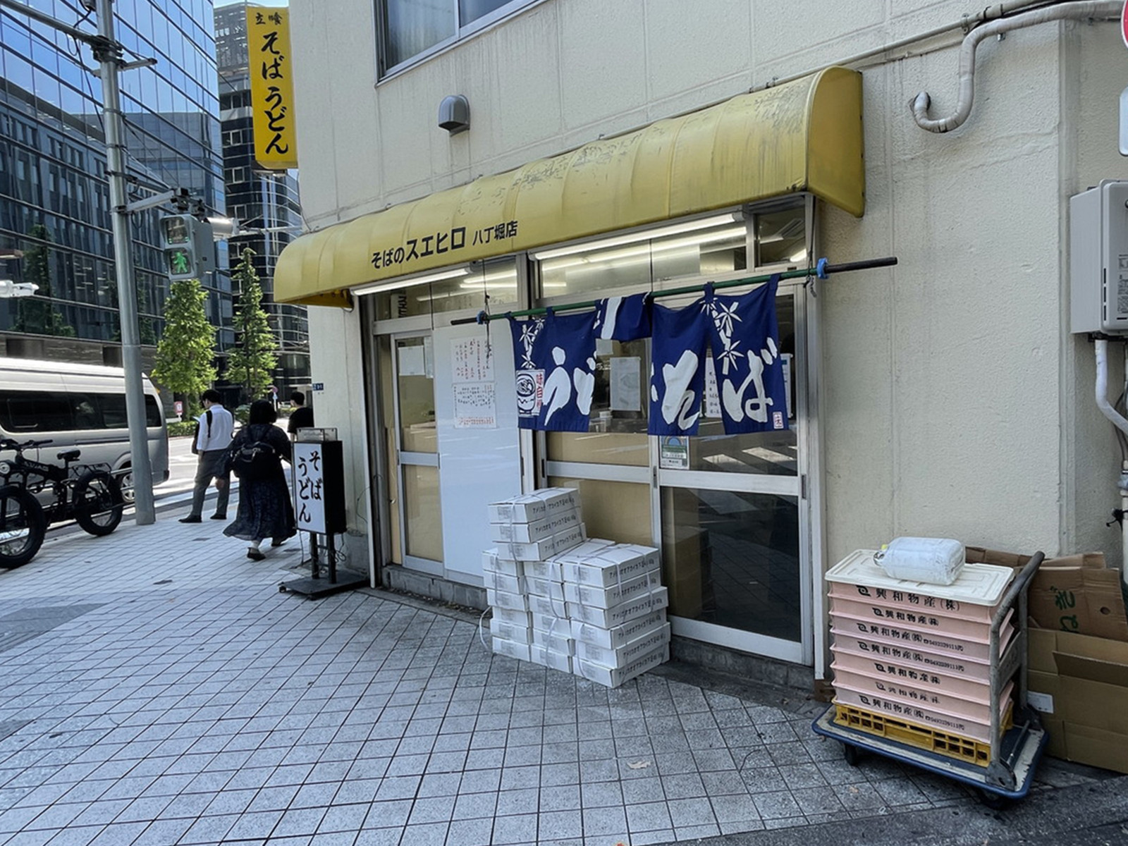 周辺には飲食店が点在