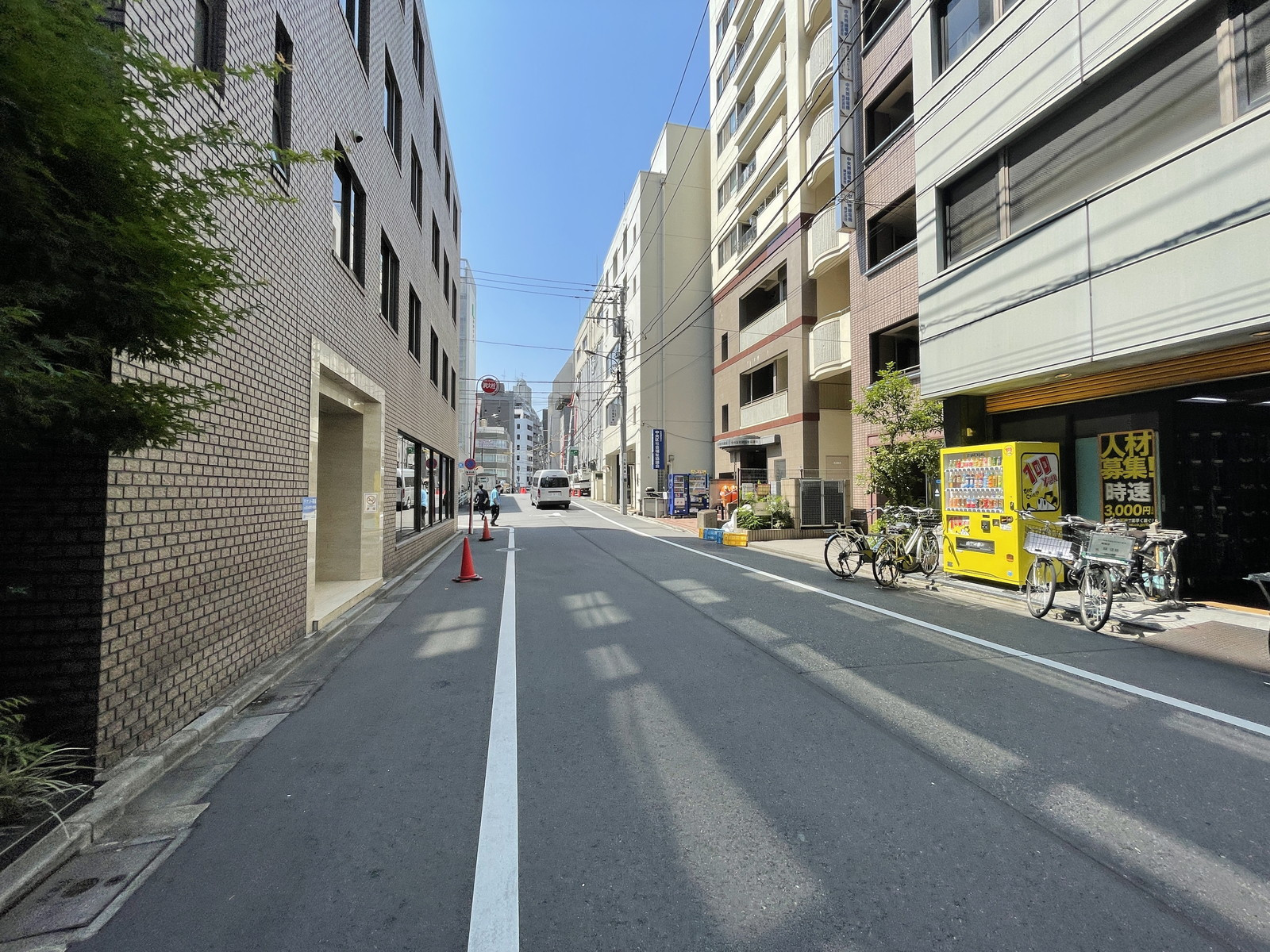 BRICK GATE 京橋前面の通り