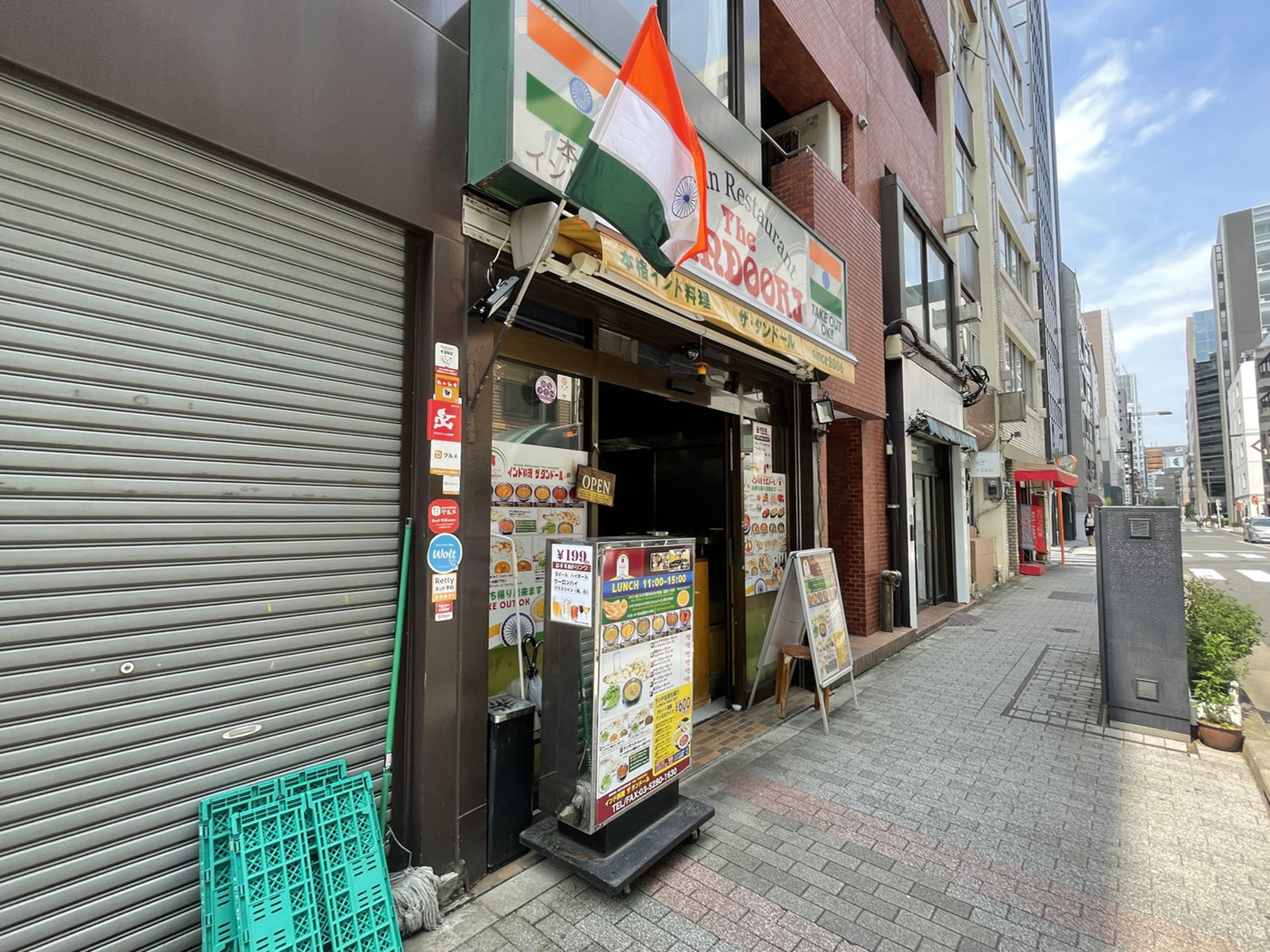 徒歩圏内には飲食店が点在
