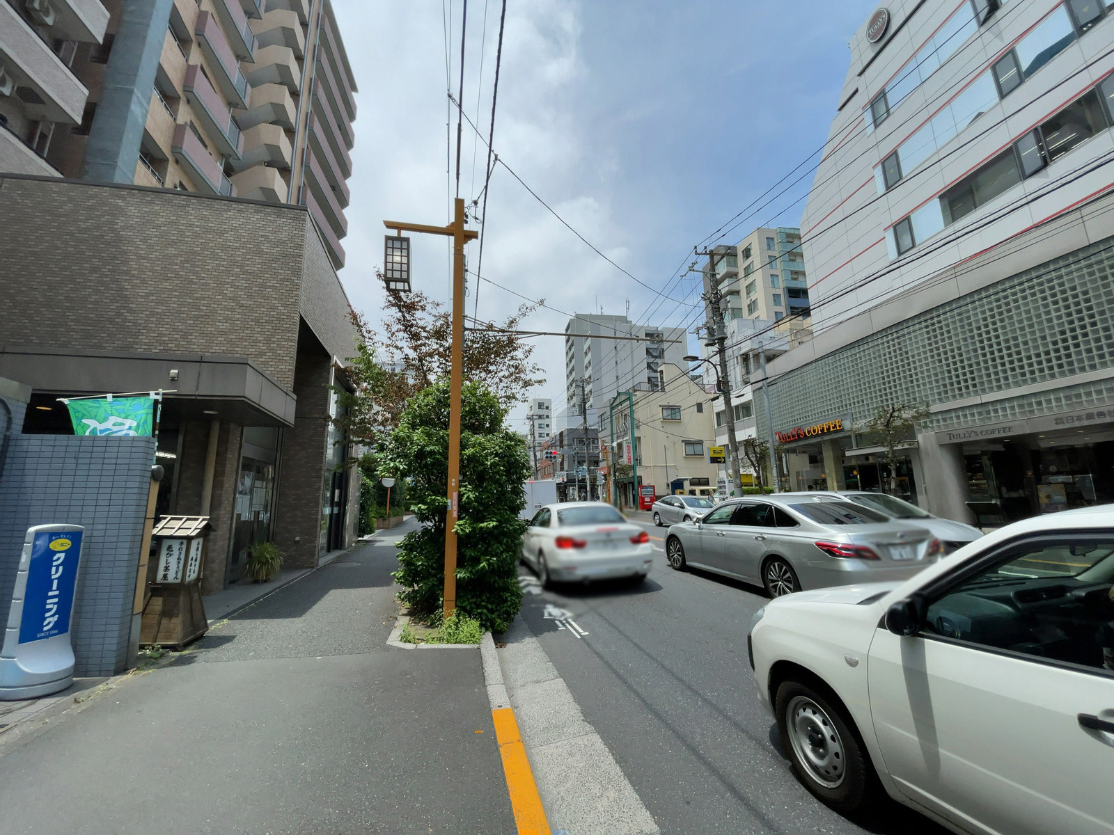 ウィン市ヶ谷前面の通り
