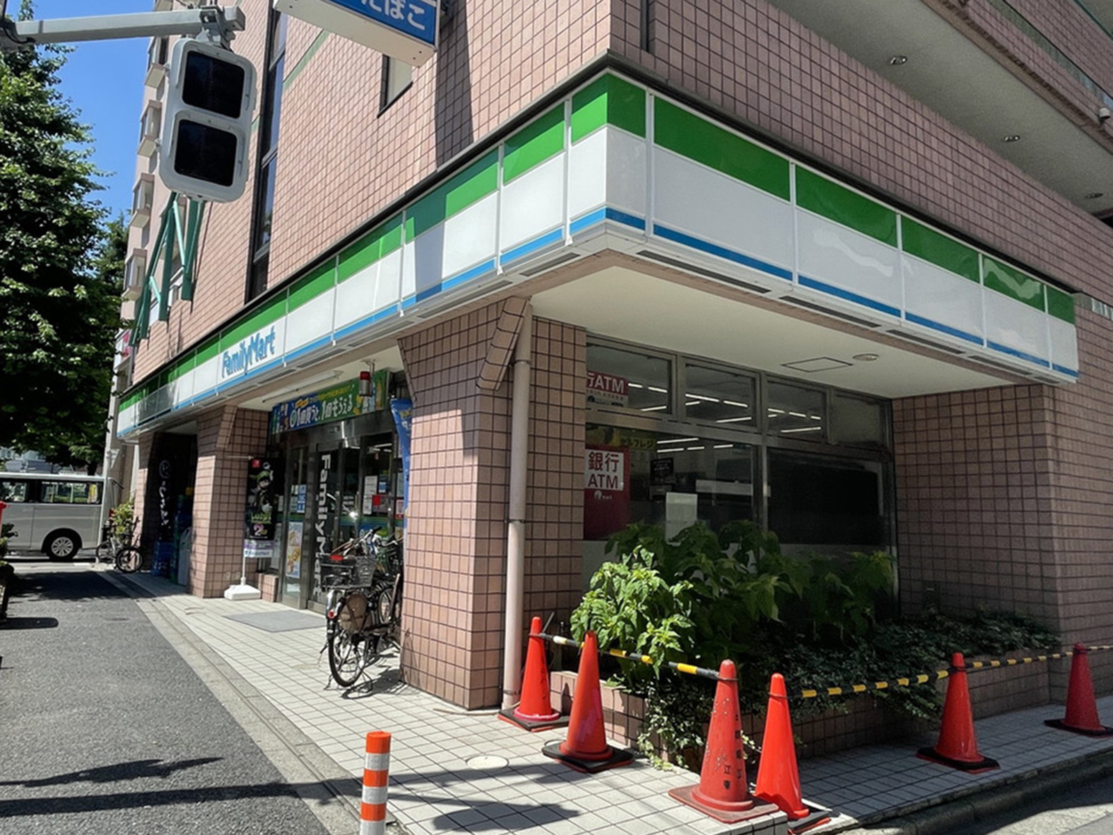 徒歩2分のファミリーマート神田佐久間町店
